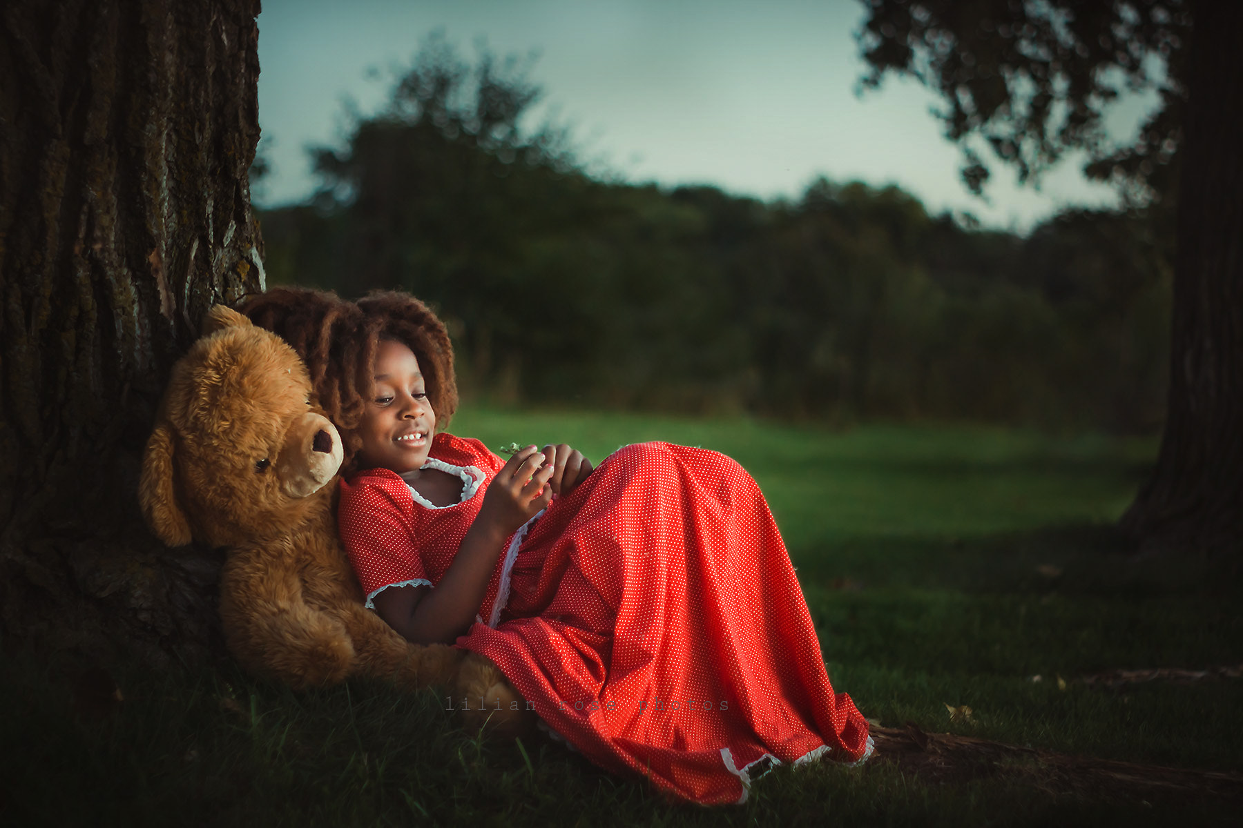 Sony SLT-A77 + Minolta AF 50mm F1.7 sample photo. Girl and bear photography