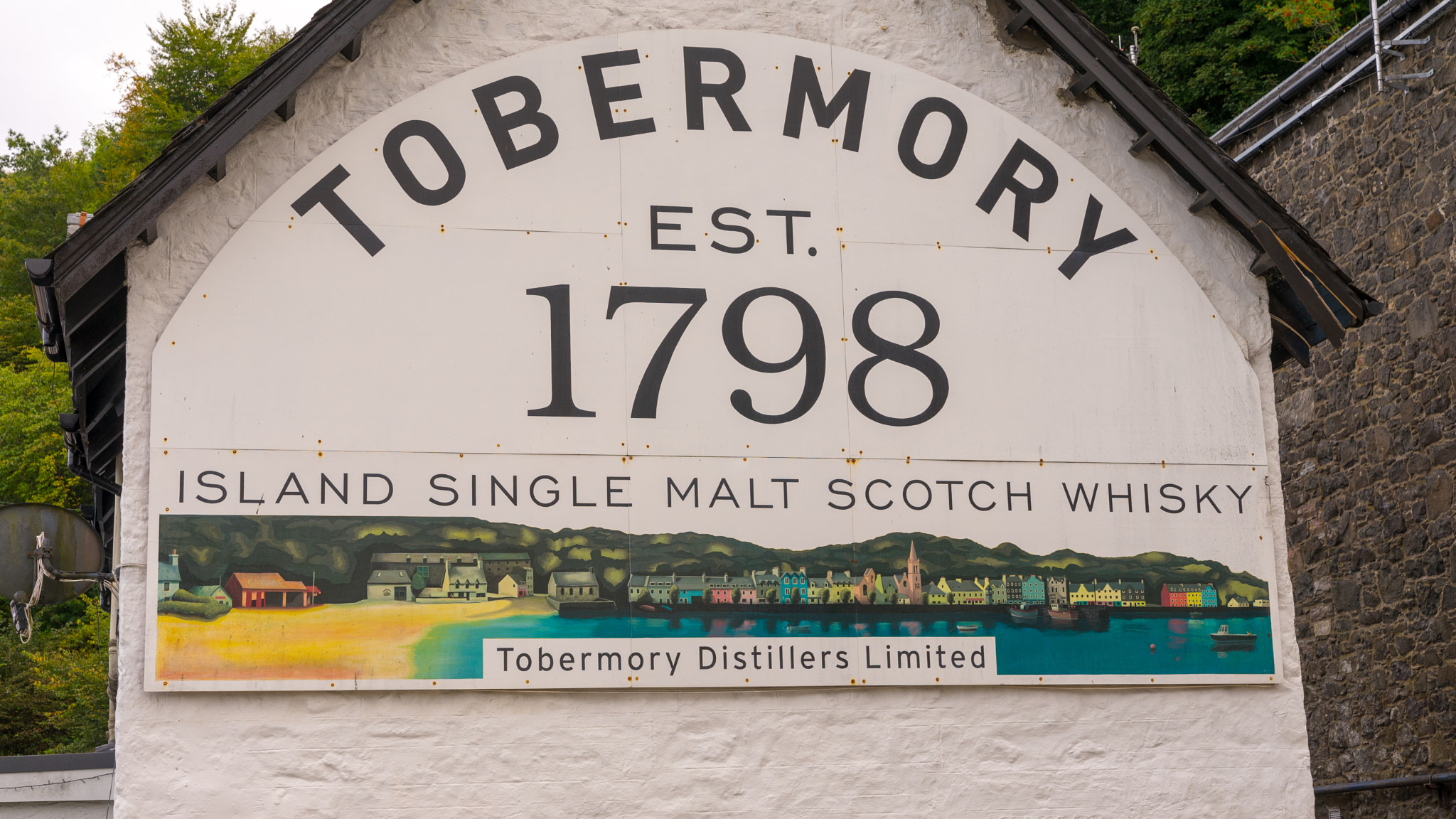 Sony a7 + Sony FE 24-70mm F2.8 GM sample photo. Tobermory distillery photography