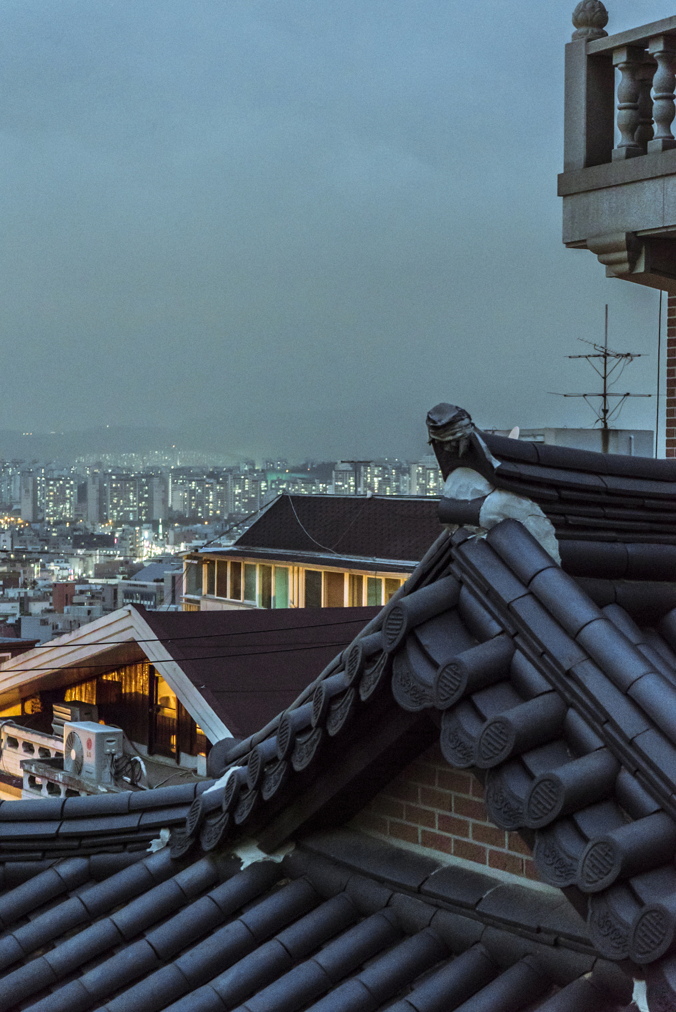 Sony a7S sample photo. Buddhist temple above seoul photography
