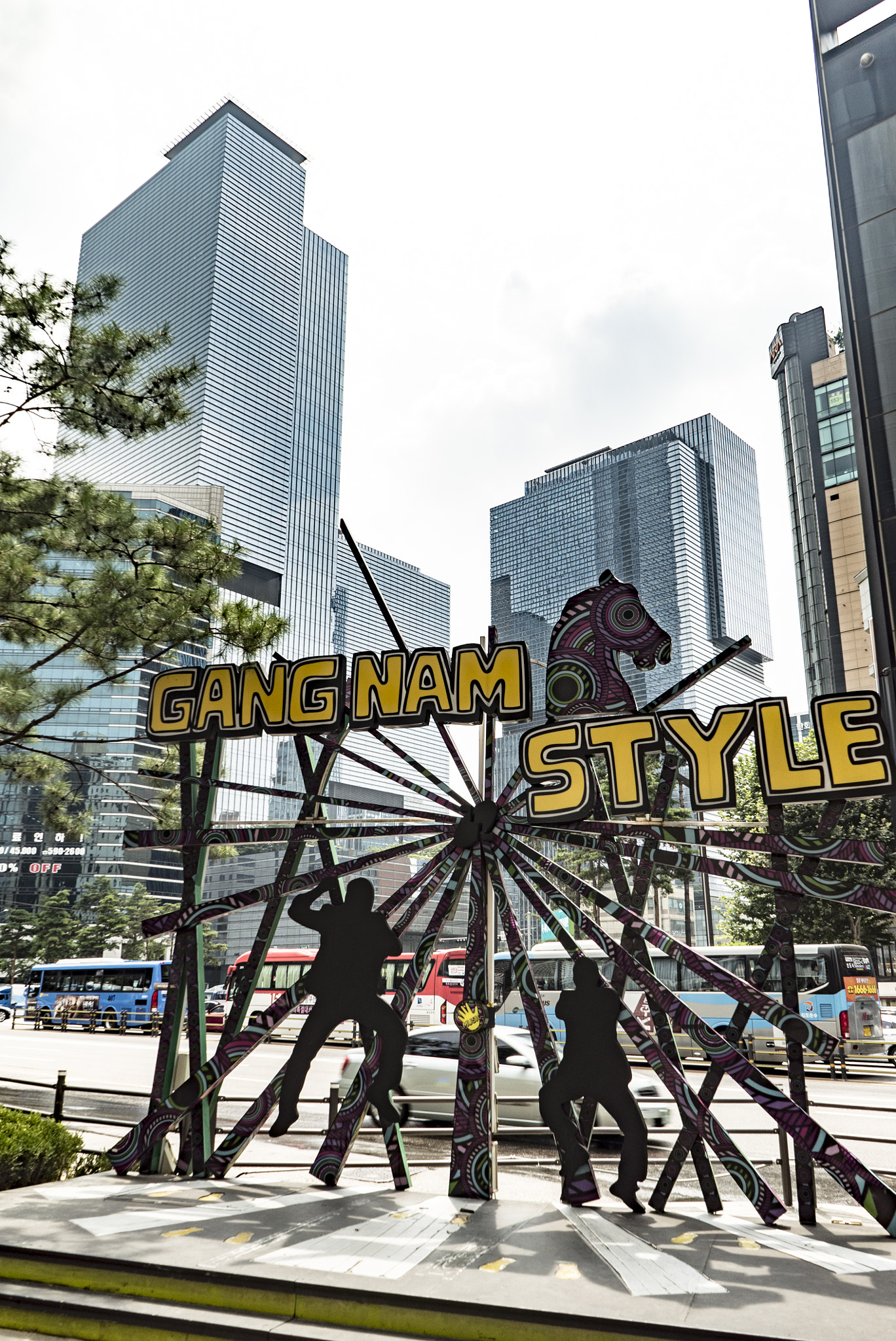 Sony a7S + Sony FE 28-70mm F3.5-5.6 OSS sample photo. Opa gangnam style memorial photography