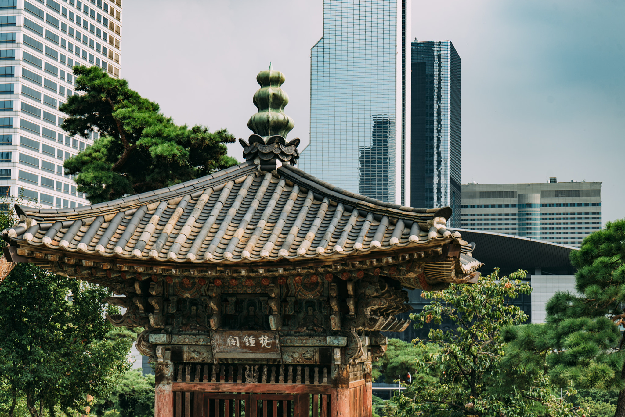 Sony a7S + Sony FE 28-70mm F3.5-5.6 OSS sample photo. Buddhist temple in seoul photography