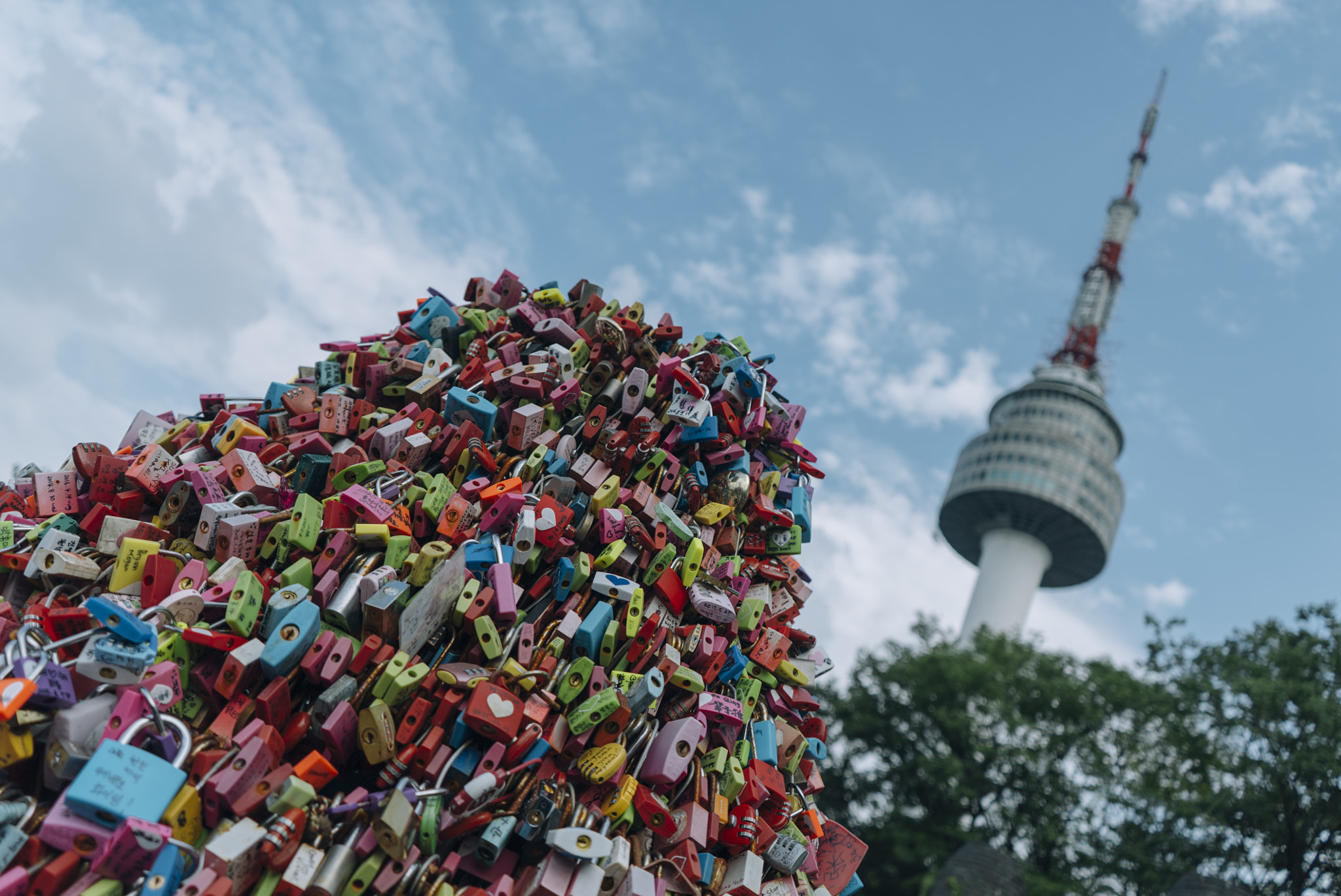 Sony a7S + Sony FE 28-70mm F3.5-5.6 OSS sample photo. Couple padlocks near namsan tower, seoul photography