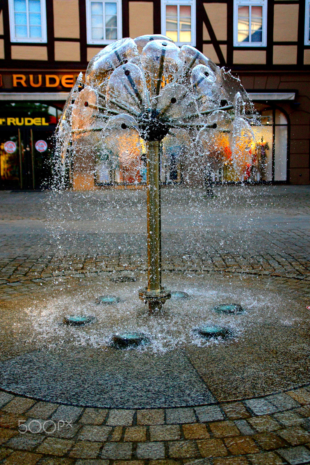 Sigma 17-70mm F2.8-4 DC Macro OS HSM sample photo. Celle brunnen 2 photography