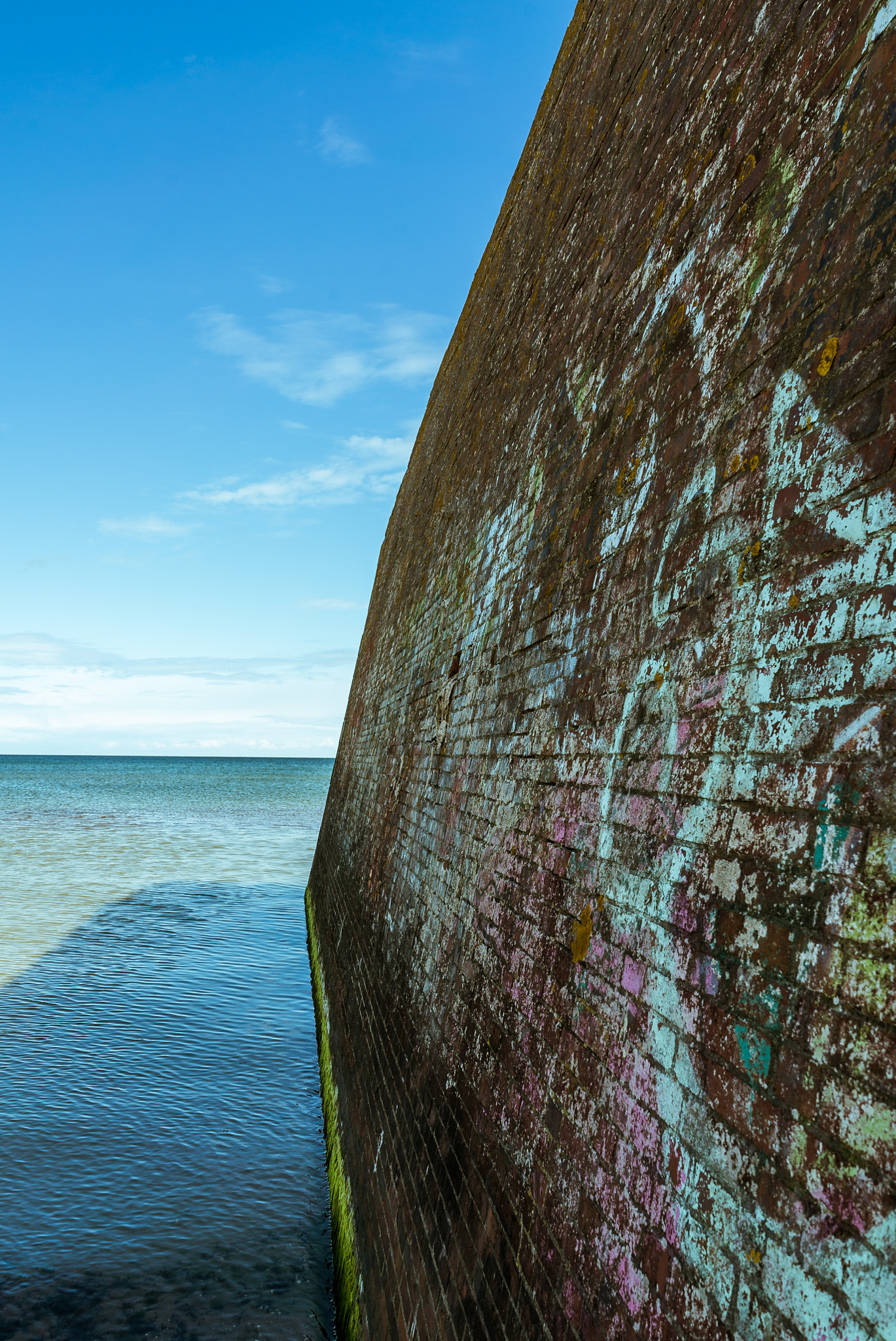 Sony FE 28mm F2 sample photo. Wall in sea photography