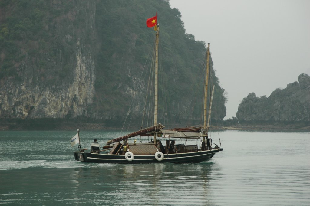 Nikon D70s sample photo. Halong bay fishing vessel. vietnam photography