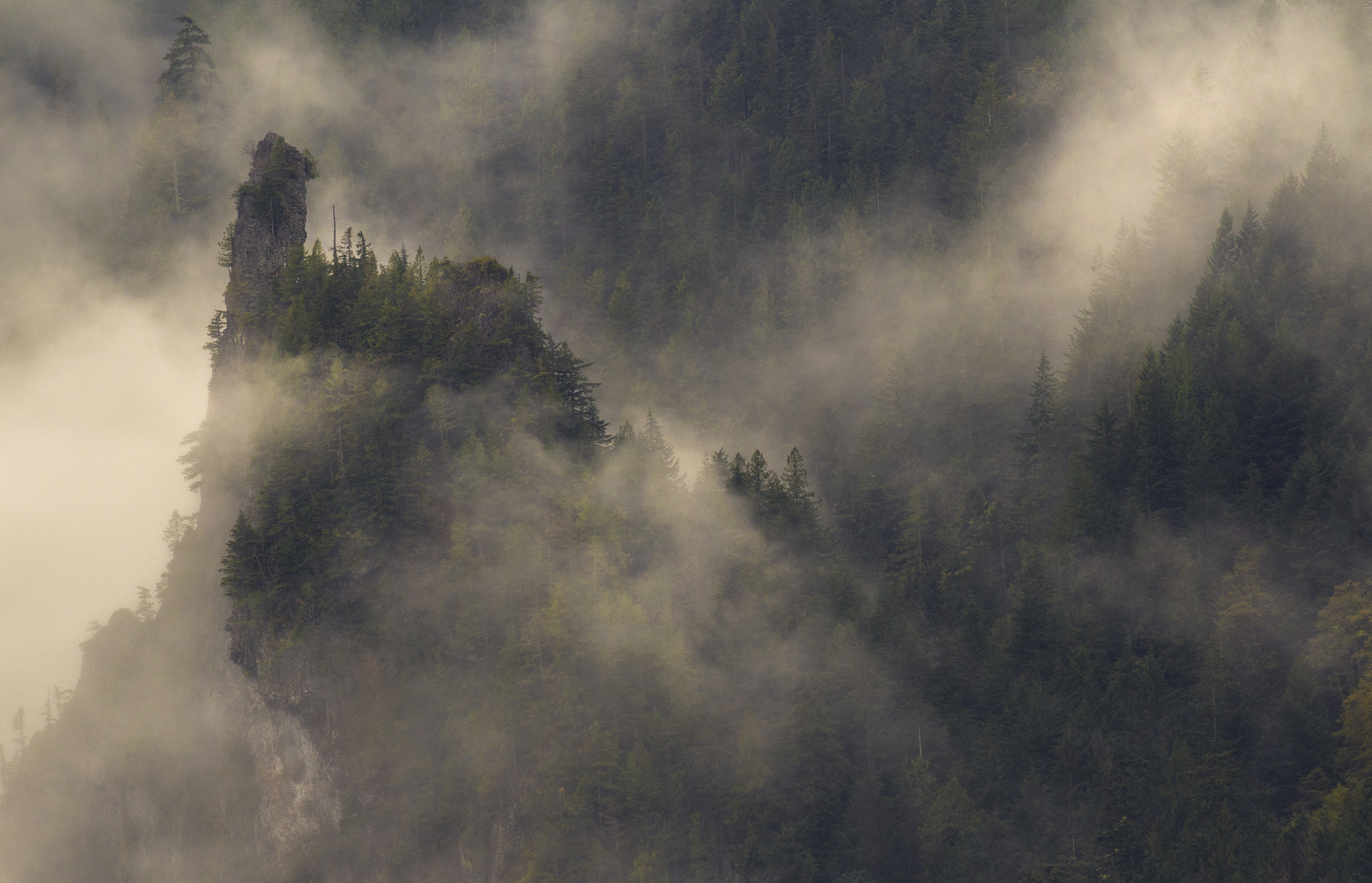 Canon EF 100-400mm F4.5-5.6L IS USM sample photo. El castillo imaginario. photography