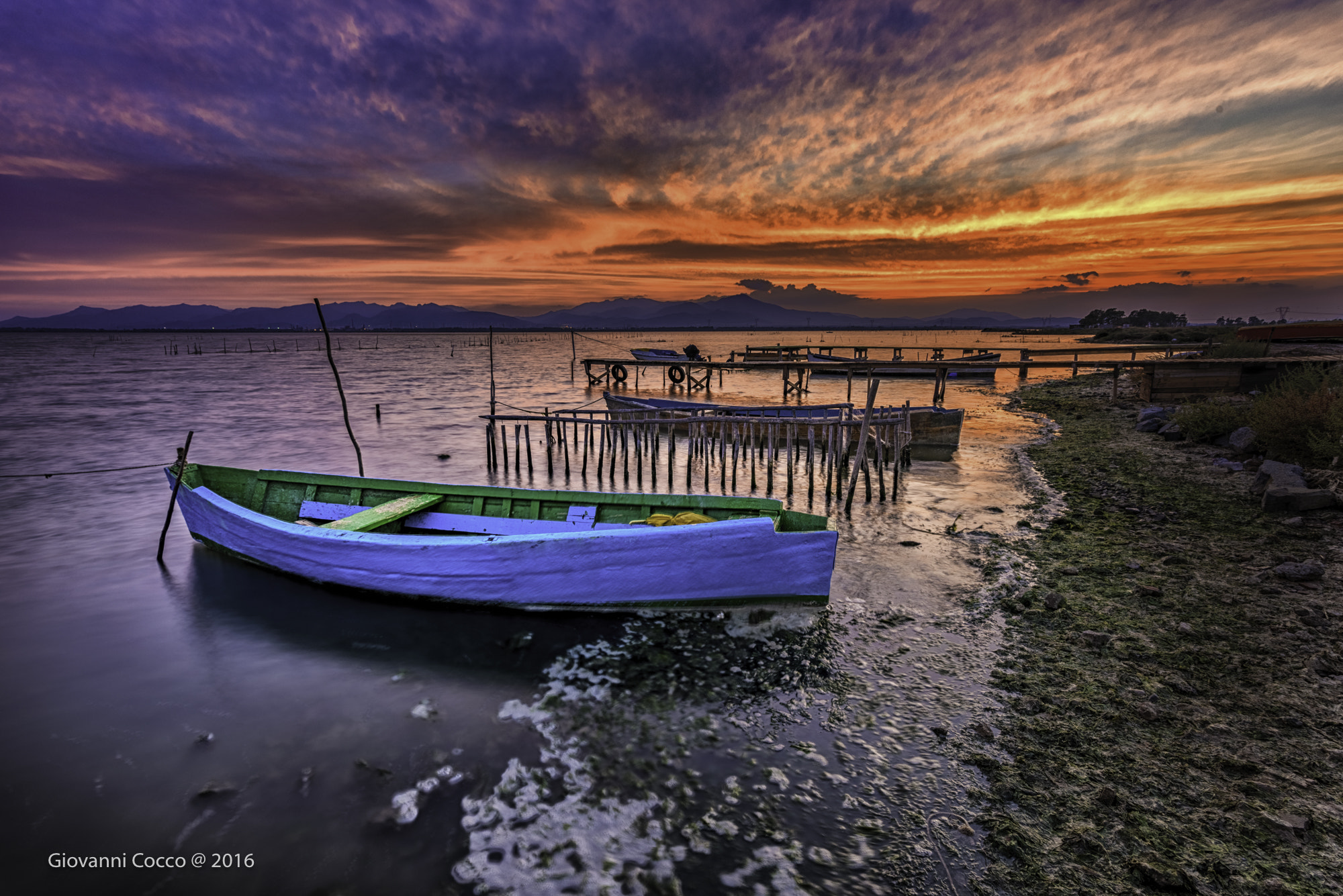 Nikon D810 + Tokina AT-X 17-35mm F4 Pro FX sample photo. Blue boat photography