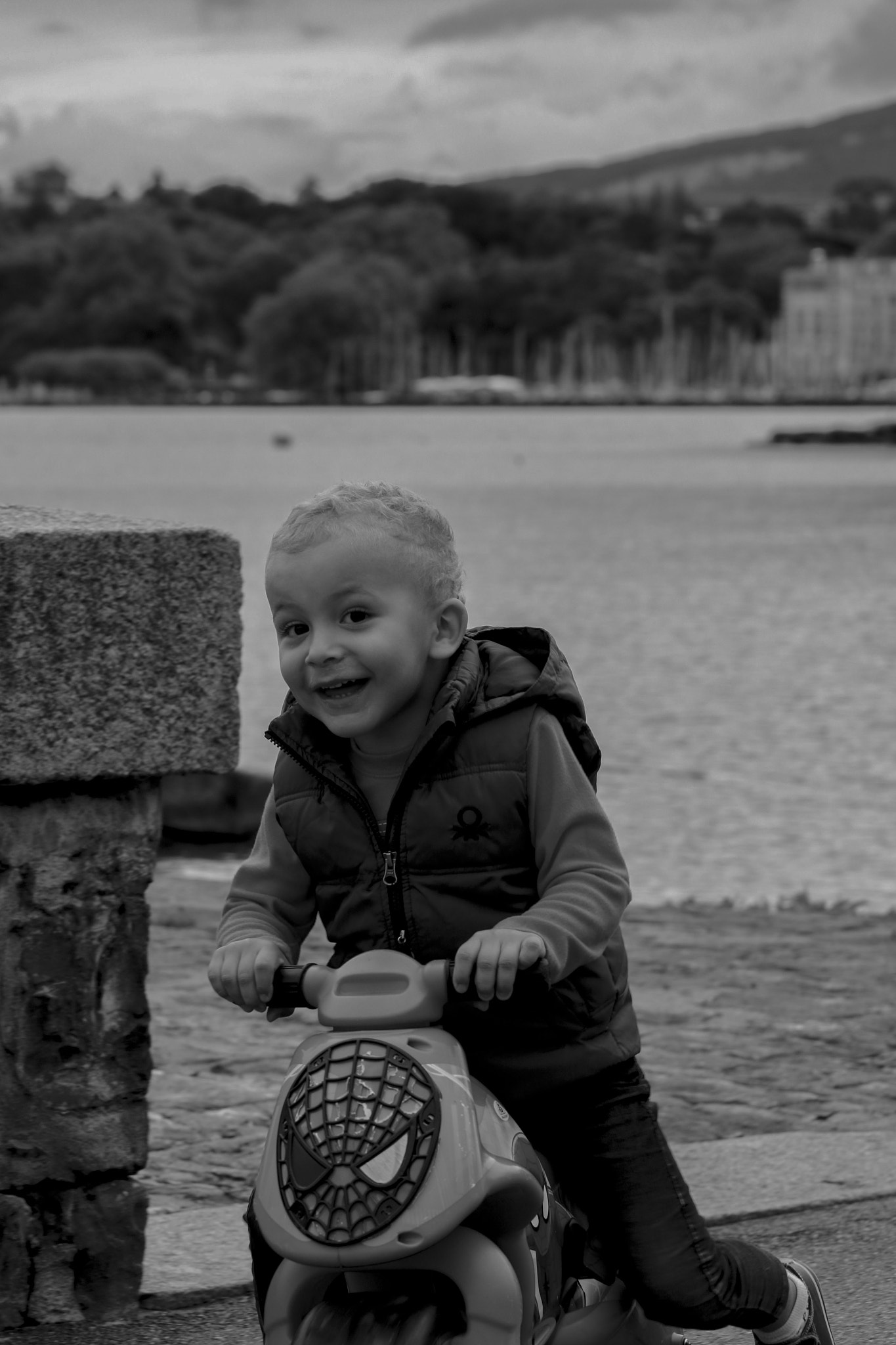 EF75-300mm f/4-5.6 sample photo. On moto by the lake photography