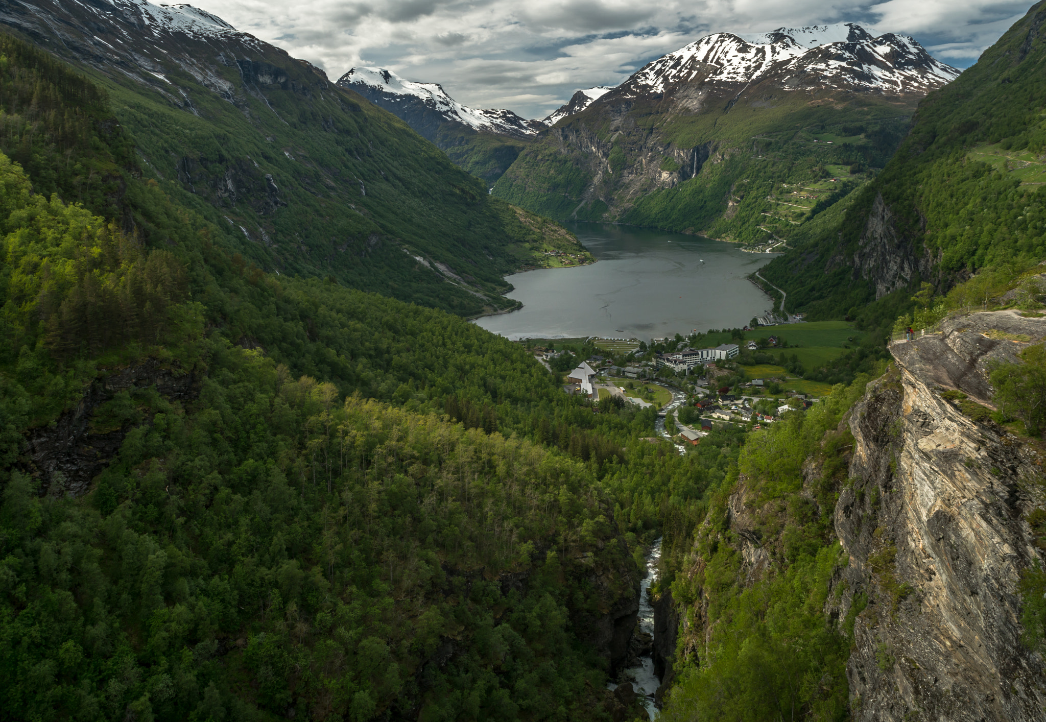 Canon TS-E 24mm f/3.5L sample photo. Geiranger photography