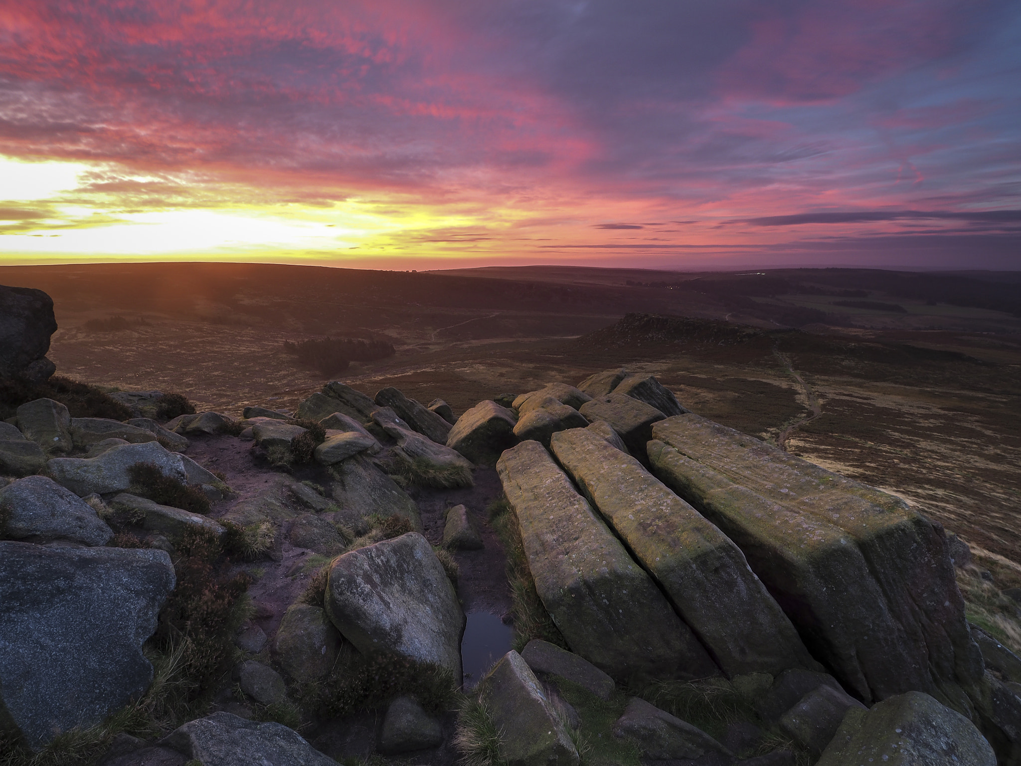 Olympus OM-D E-M5 II + OLYMPUS M.9-18mm F4.0-5.6 sample photo. Kit kat stones at sunrise peak district uk photography