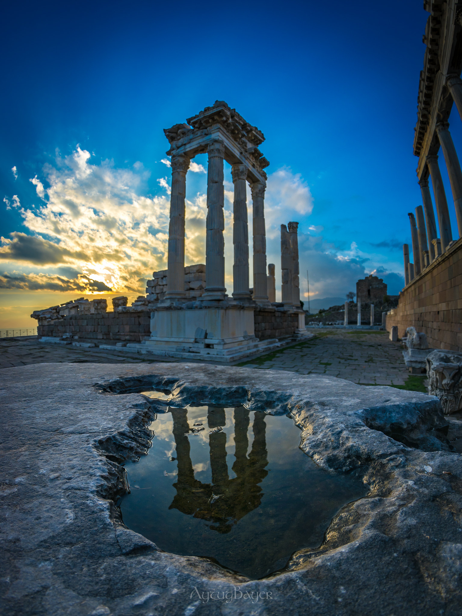 Samyang 8mm F3.5 Aspherical IF MC Fisheye sample photo. Pergamon akropolis photography