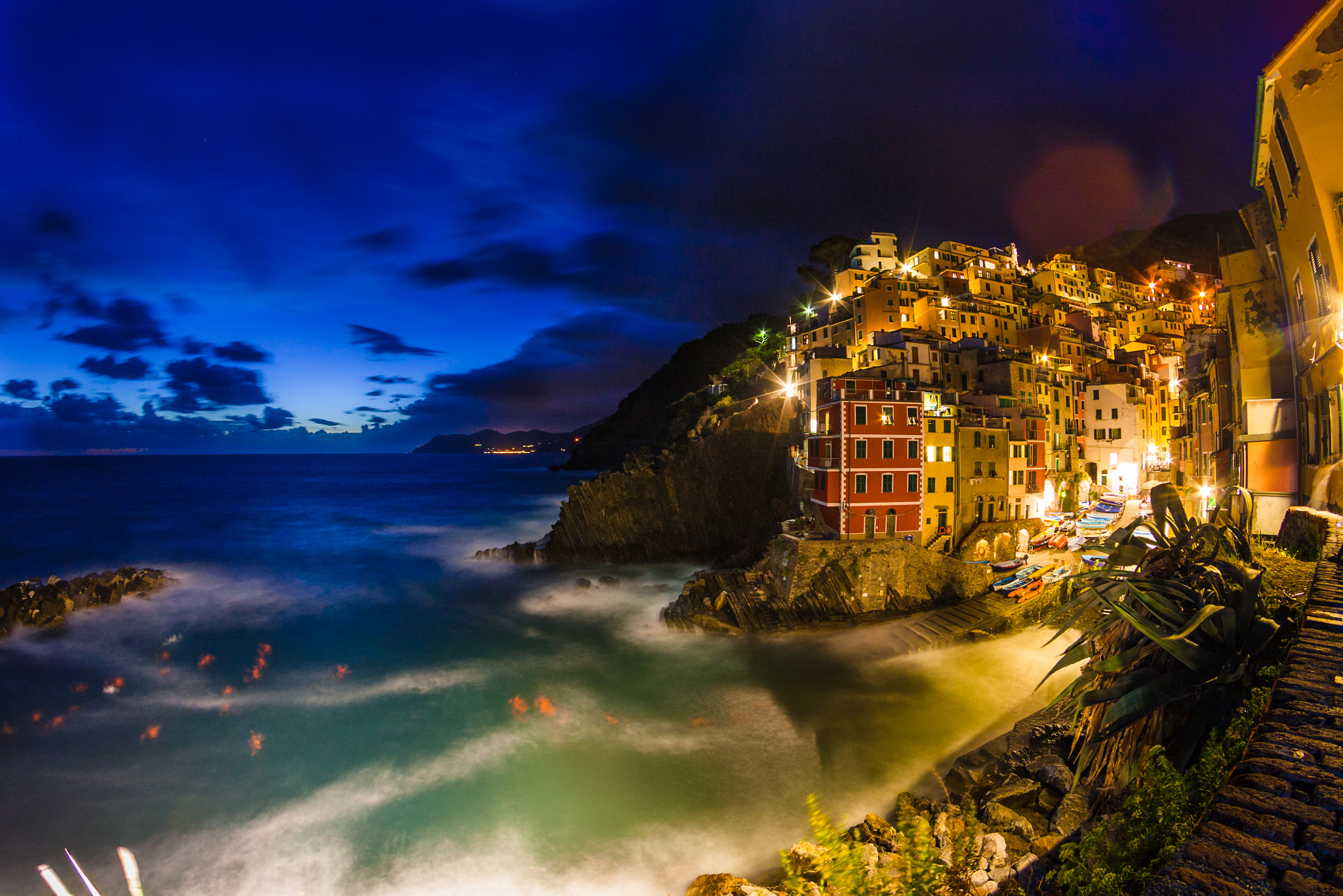 Canon EF 35-80mm f/4-5.6 sample photo. Riomaggiore night photography
