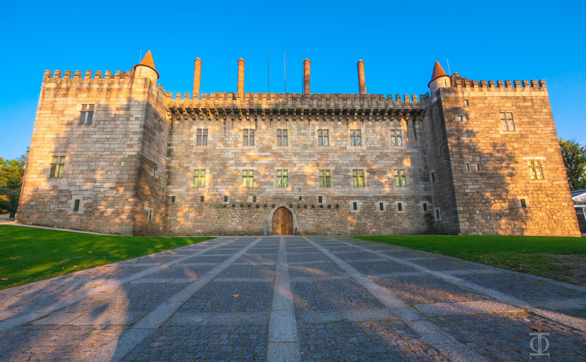 Sigma 8-16mm F4.5-5.6 DC HSM sample photo. Guimaraes photography