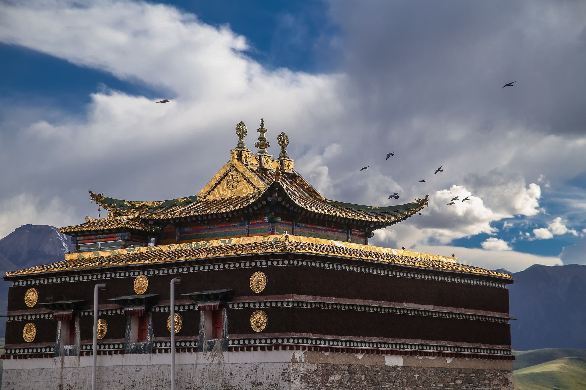 Canon EF 24-85mm F3.5-4.5 USM sample photo. Arou temple photography
