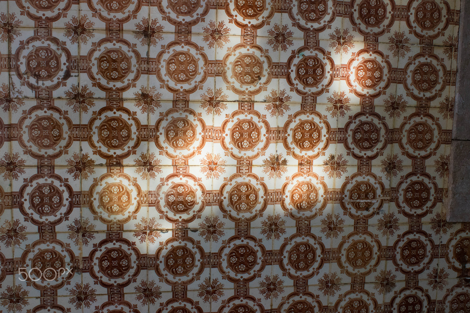 Canon EOS 760D (EOS Rebel T6s / EOS 8000D) sample photo. Rays on the wall photography