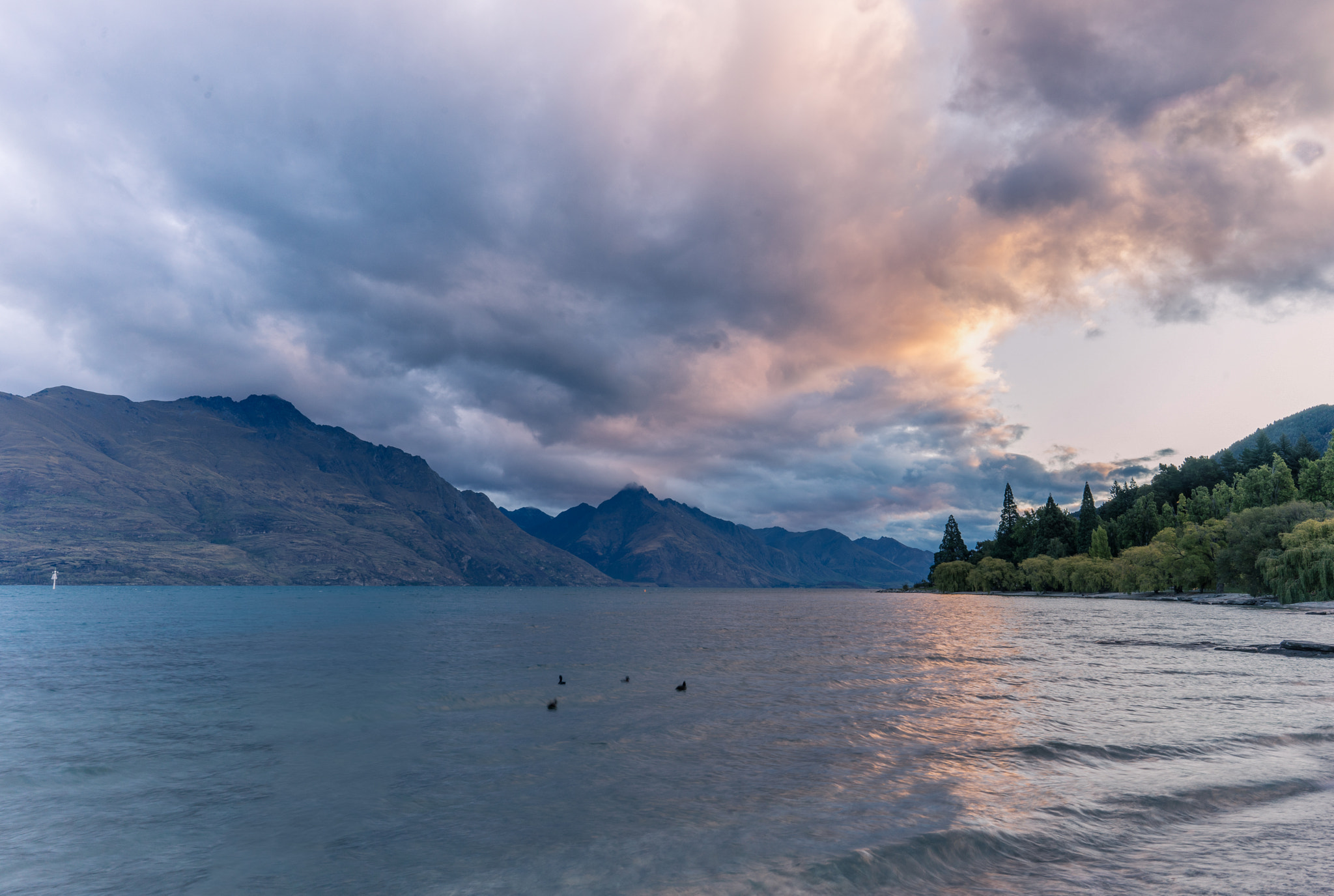 Sony a7 + ZEISS Batis 25mm F2 sample photo. Sunset in queenstown photography