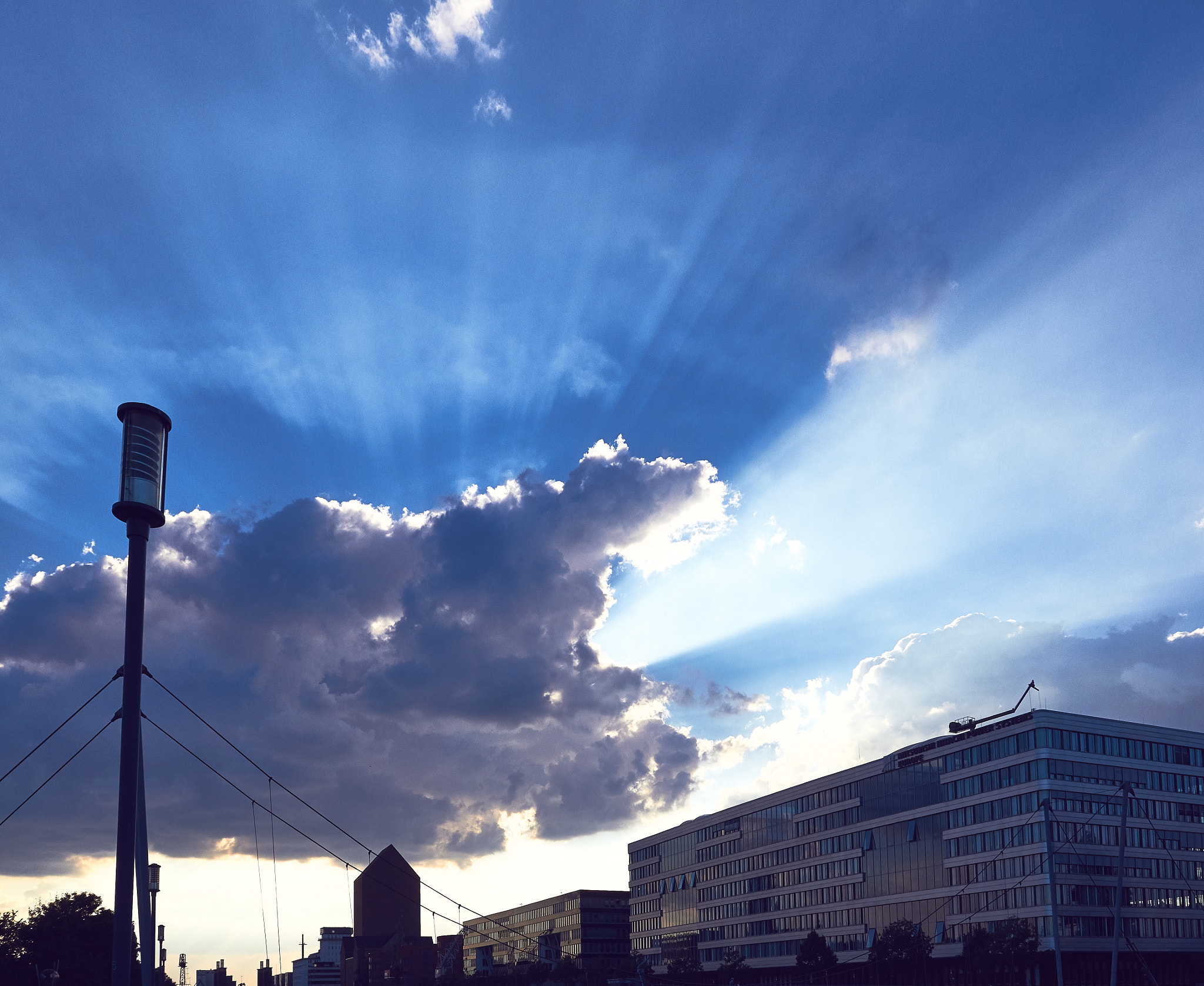 Canon EF 17-40mm F4L USM sample photo. Cloud-games photography
