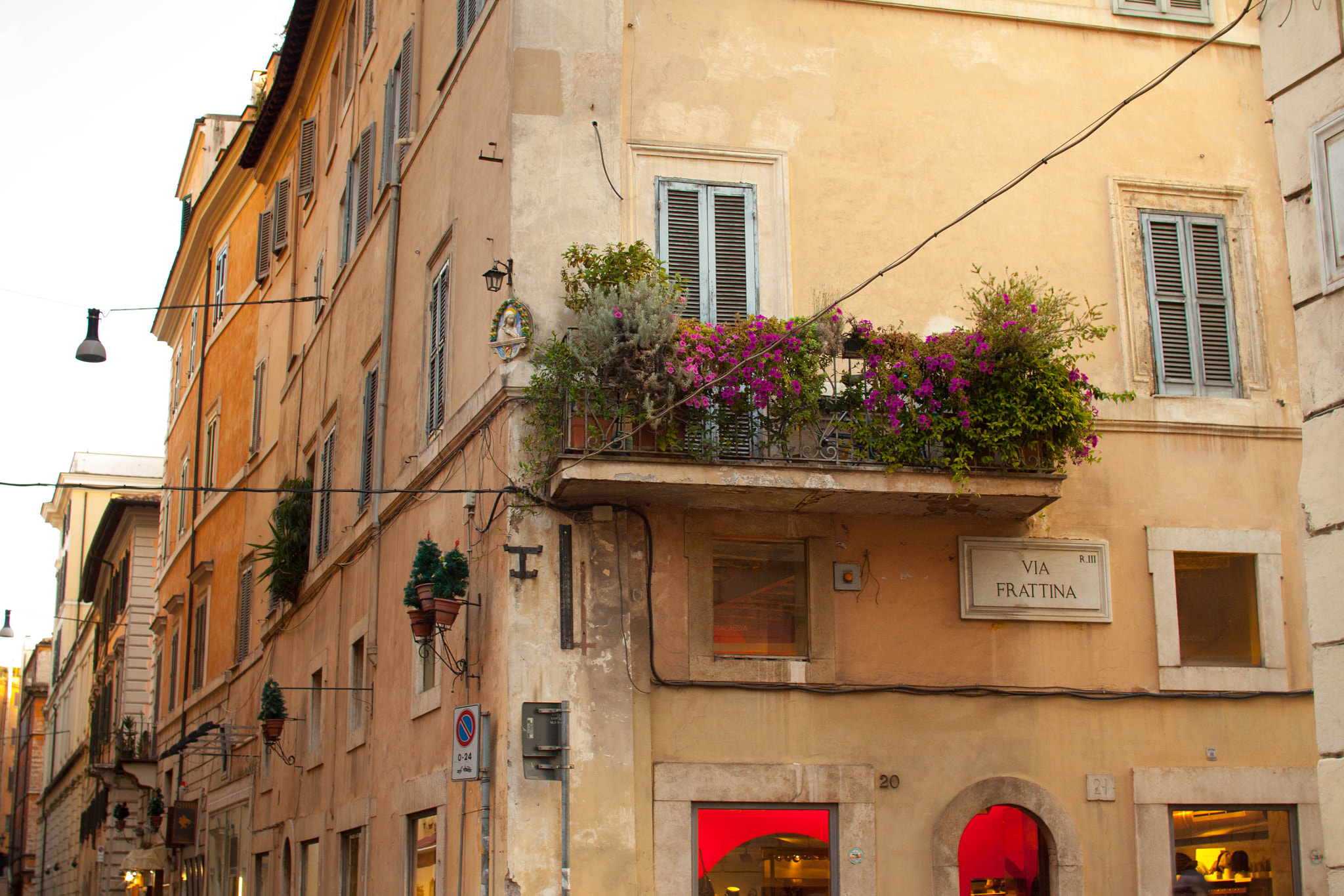 Sigma 30mm F1.4 EX DC HSM sample photo. Picturesque balcony on via frattina rome photography