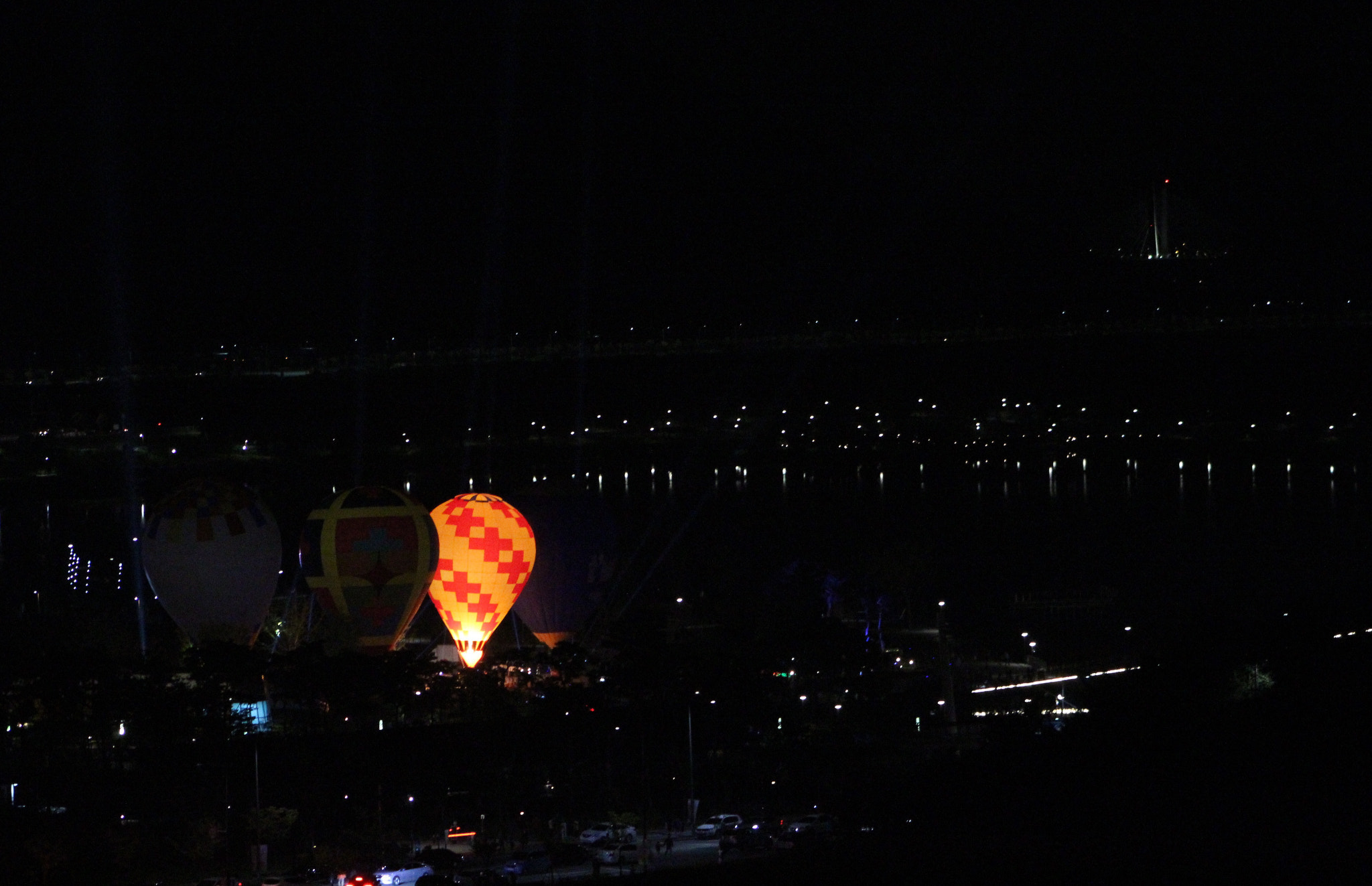 Canon EOS 1200D (EOS Rebel T5 / EOS Kiss X70 / EOS Hi) + Canon EF75-300mm f/4-5.6 USM sample photo. Hot air balloon photography