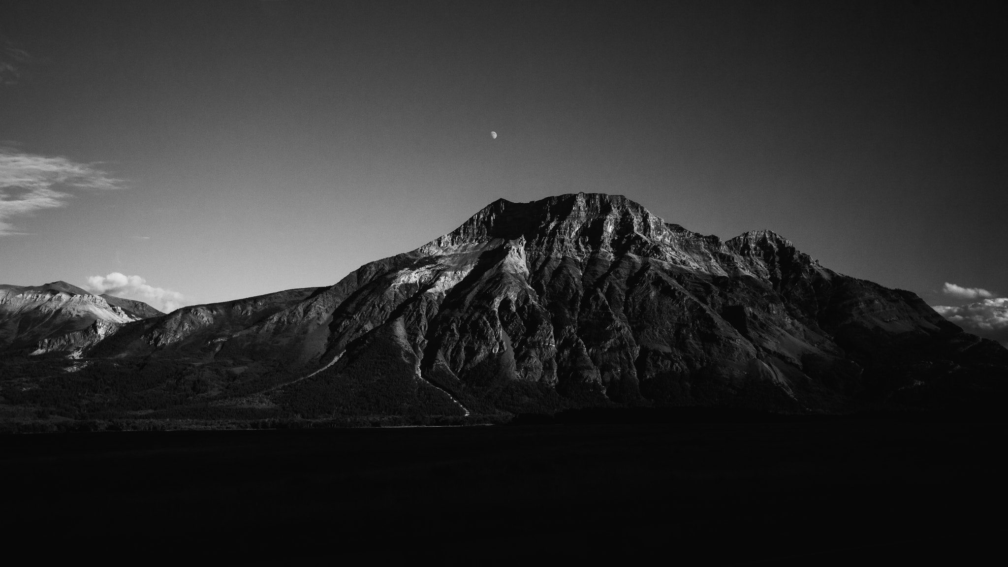 Leica M (Typ 240) + Elmarit-M 1:2.8/90 sample photo. Moonrise over vimy peak photography