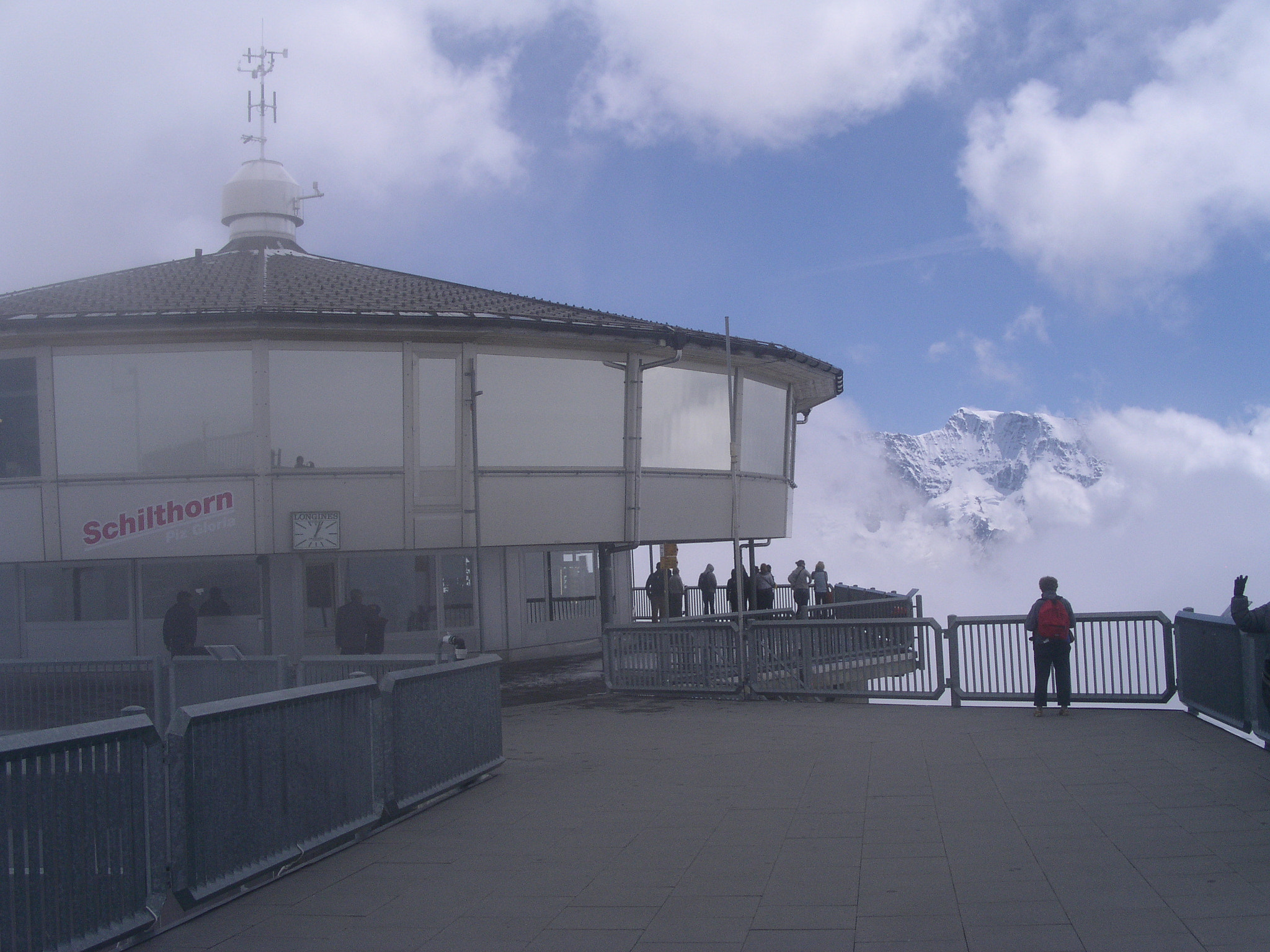 KONICA MINOLTA DiMAGE F300 sample photo. James bond went to schilthorn... photography