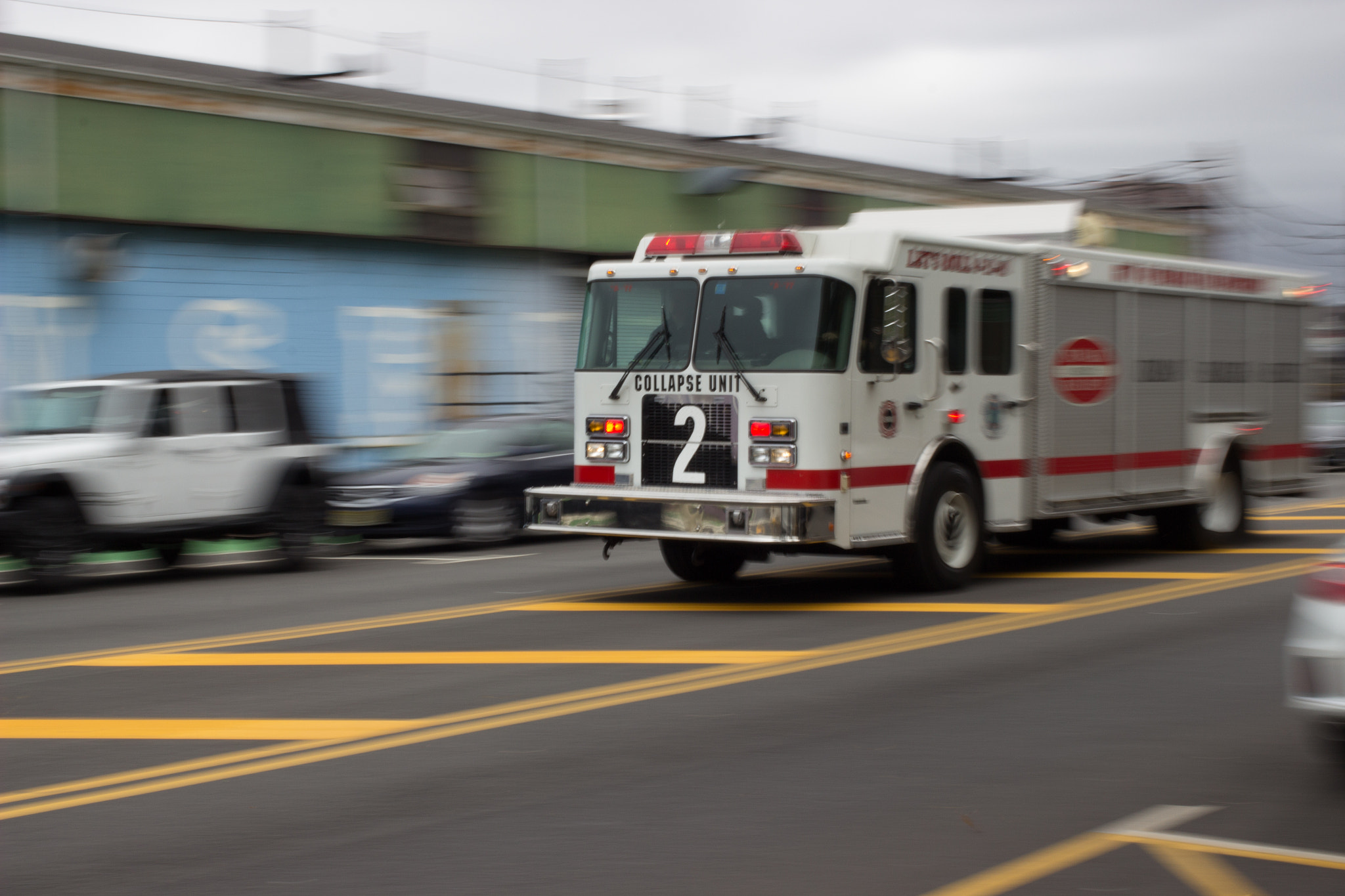 Canon EOS 600D (Rebel EOS T3i / EOS Kiss X5) sample photo. Collapse unit rushing to the scene this morning in hoboken. photography