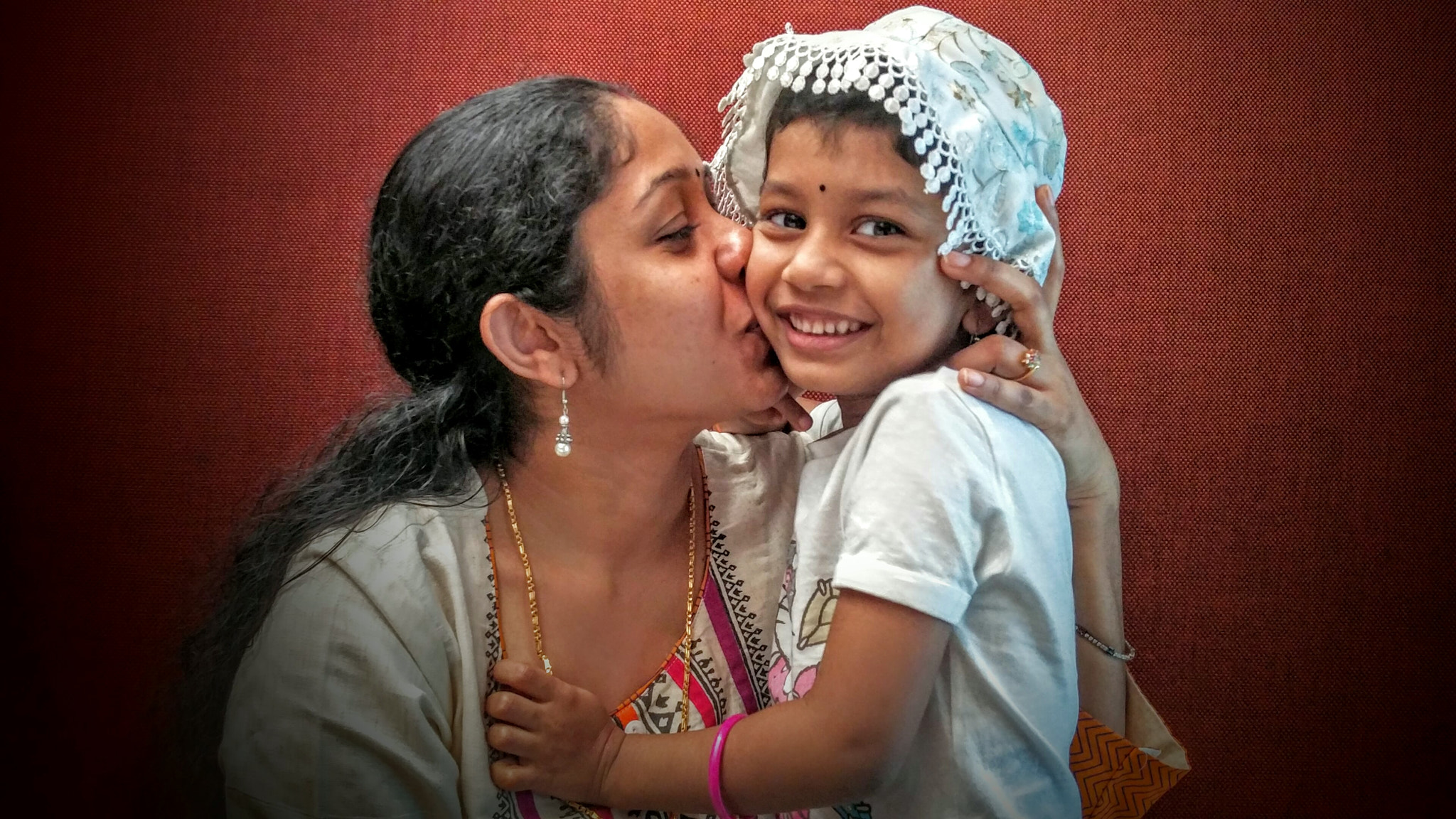 OnePlus ONE A2001 sample photo. Mother's love photography