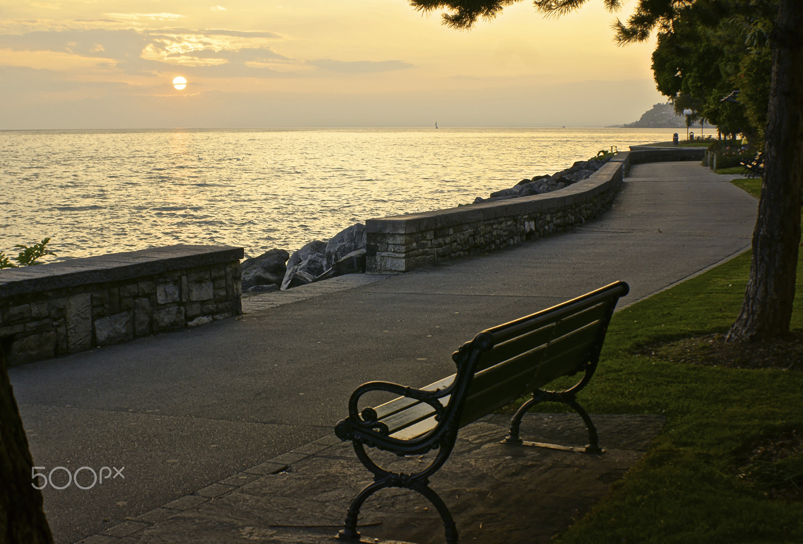 Minolta AF 35-80mm F4-5.6 sample photo. Lac leman photography