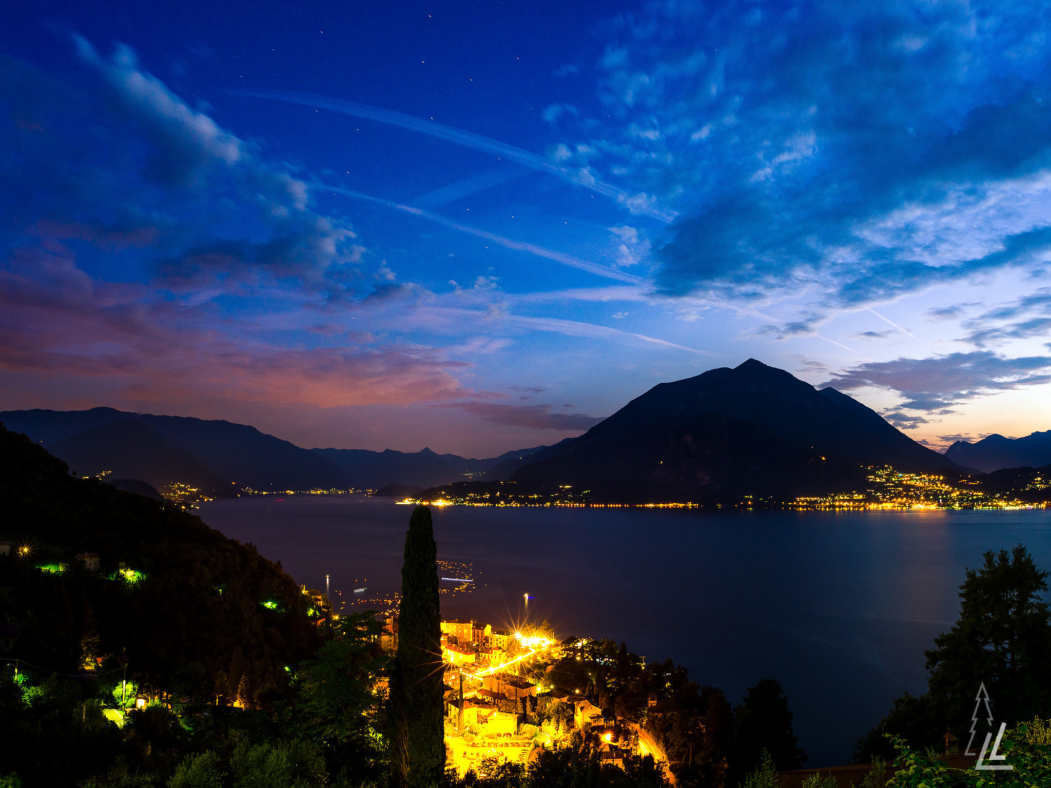 Nikon D7000 + Nikon AF Nikkor 20mm F2.8D sample photo. Varenna photography