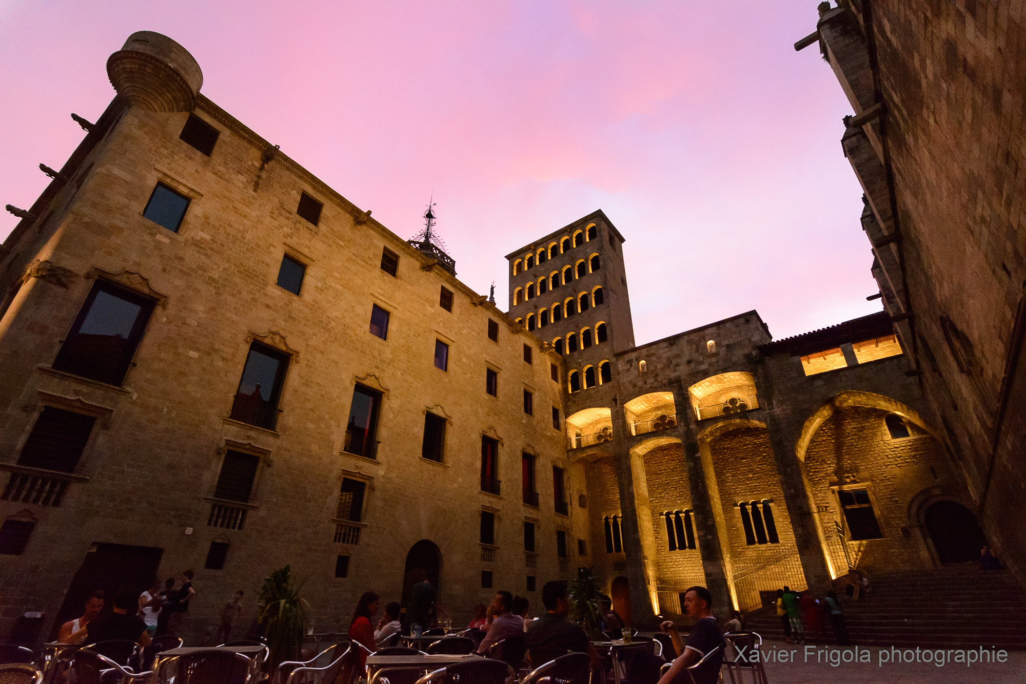 Tokina AT-X 17-35mm F4 Pro FX sample photo. Plaça del rei at sunset, barcelona photography
