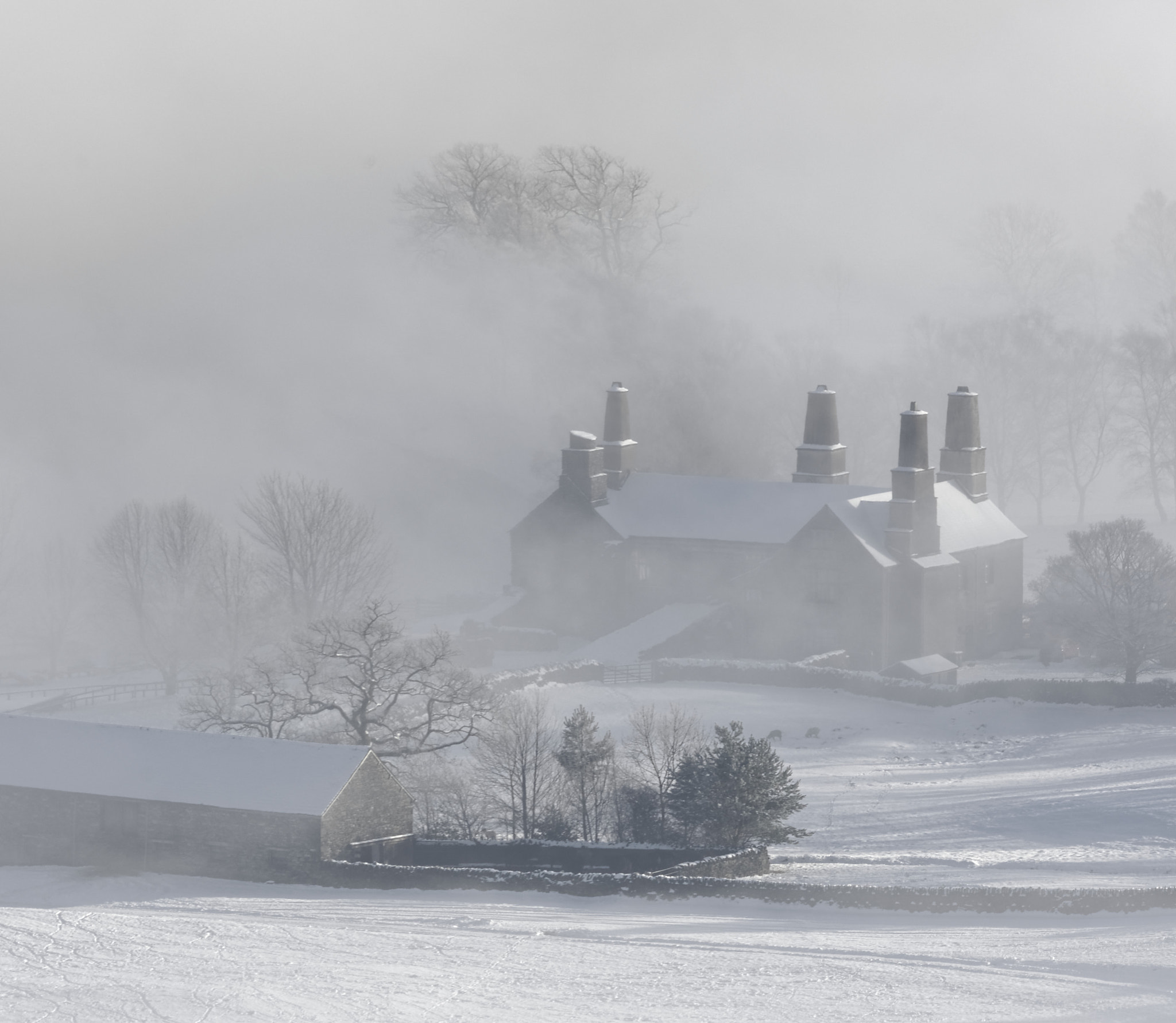 smc PENTAX-DA L 55-300mm F4-5.8 ED sample photo. Coniston hall in the mist photography