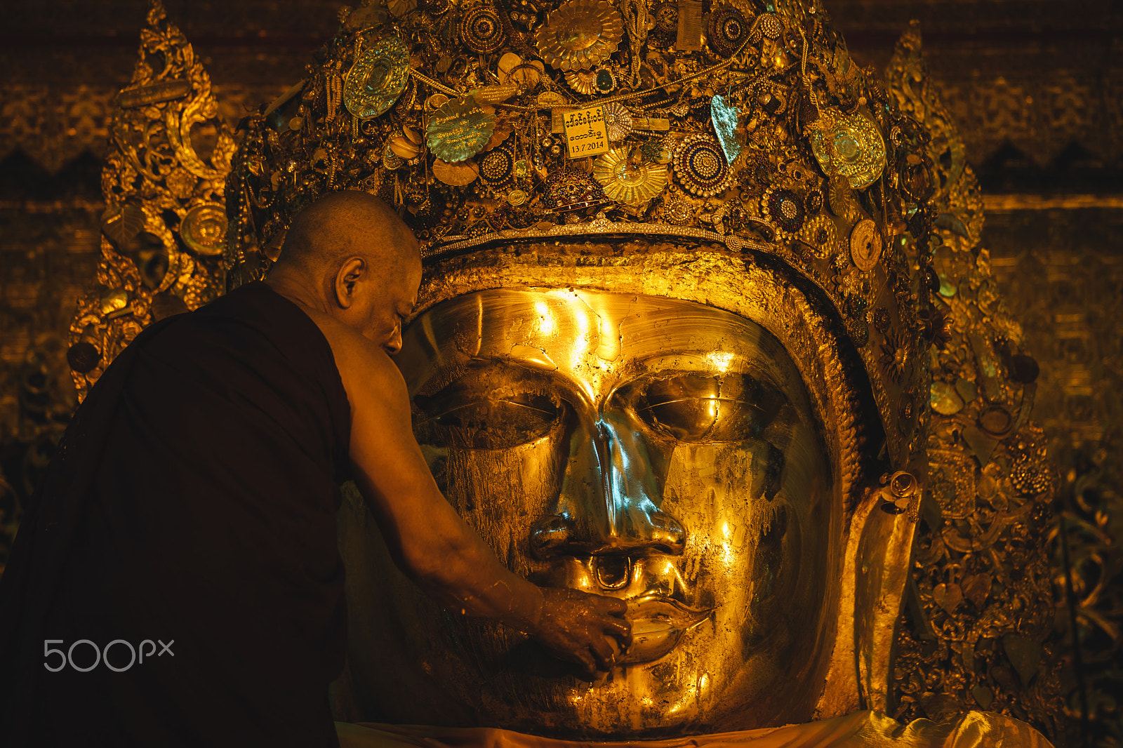 Sony a7 + Canon EF 70-200mm F4L IS USM sample photo. The living buddha photography