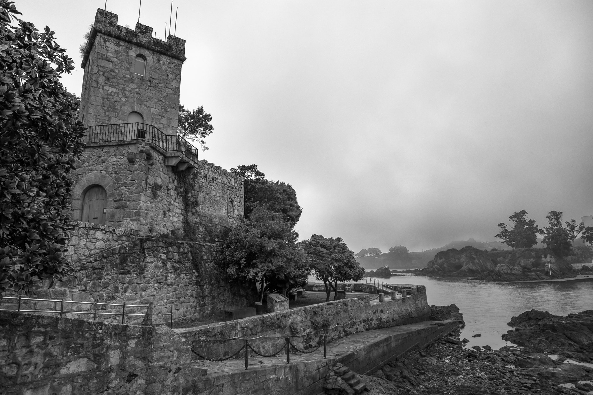 Fujifilm X-T2 sample photo. Castle & fog photography