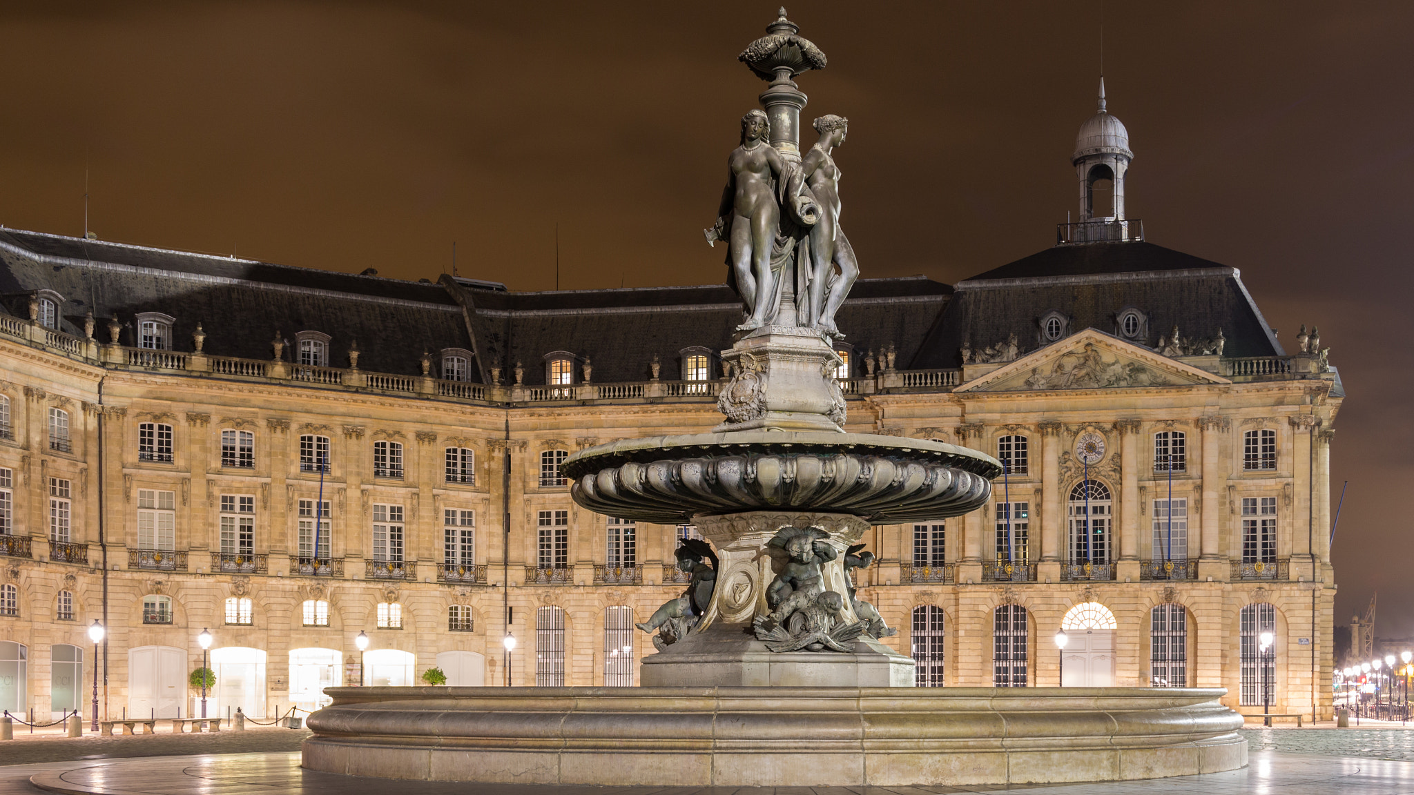 Canon EF-S 17-55mm F2.8 IS USM sample photo. Place de la bourse photography