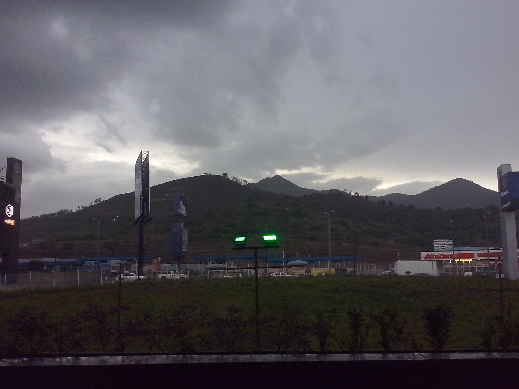 LG OPTIMUS L5 II sample photo. A rainy day to remember photography