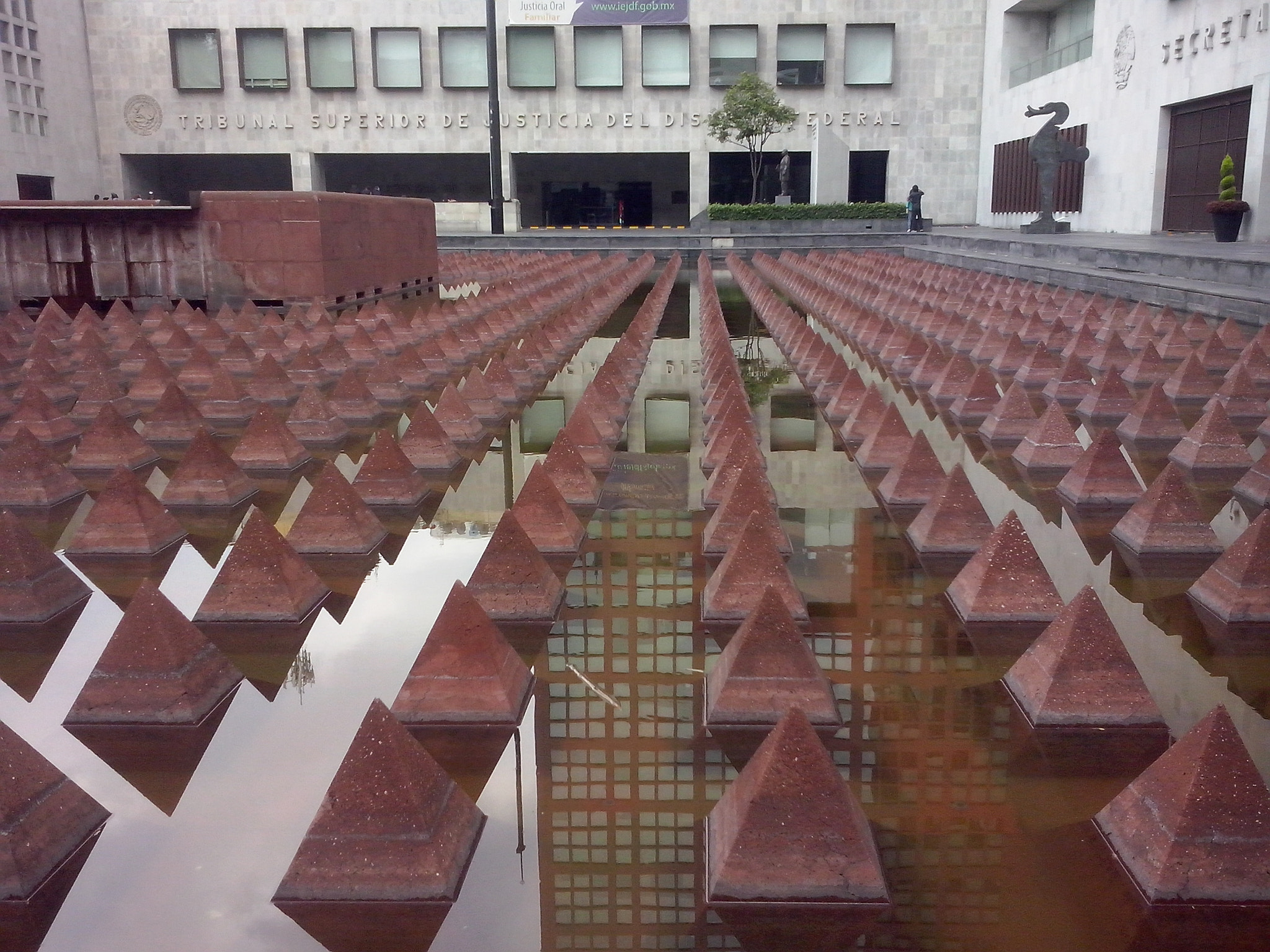 LG OPTIMUS L5 II sample photo. The museum photography