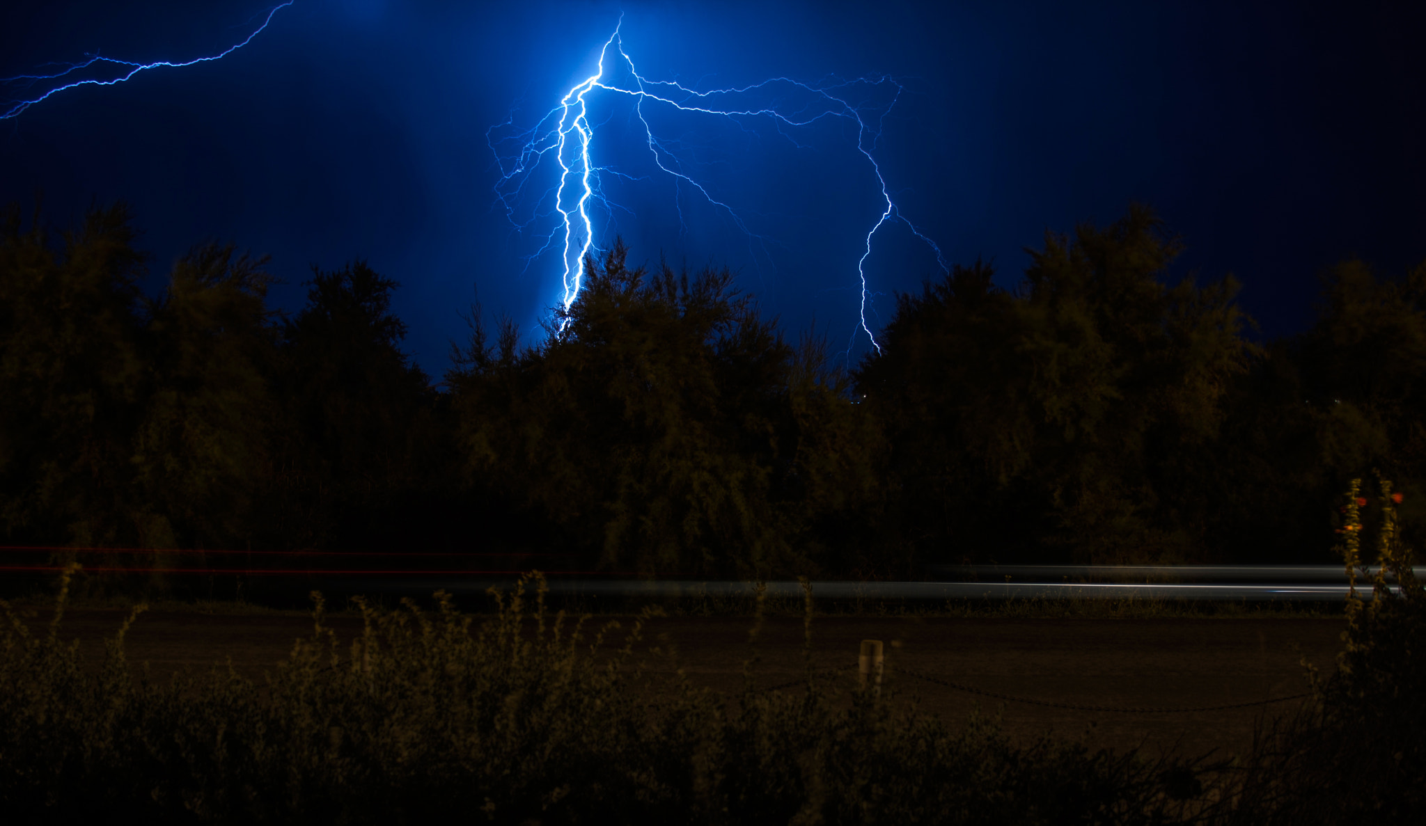 Canon EOS 40D + Canon EF-S 18-55mm f/3.5-5.6 USM sample photo. When lightning strikes photography