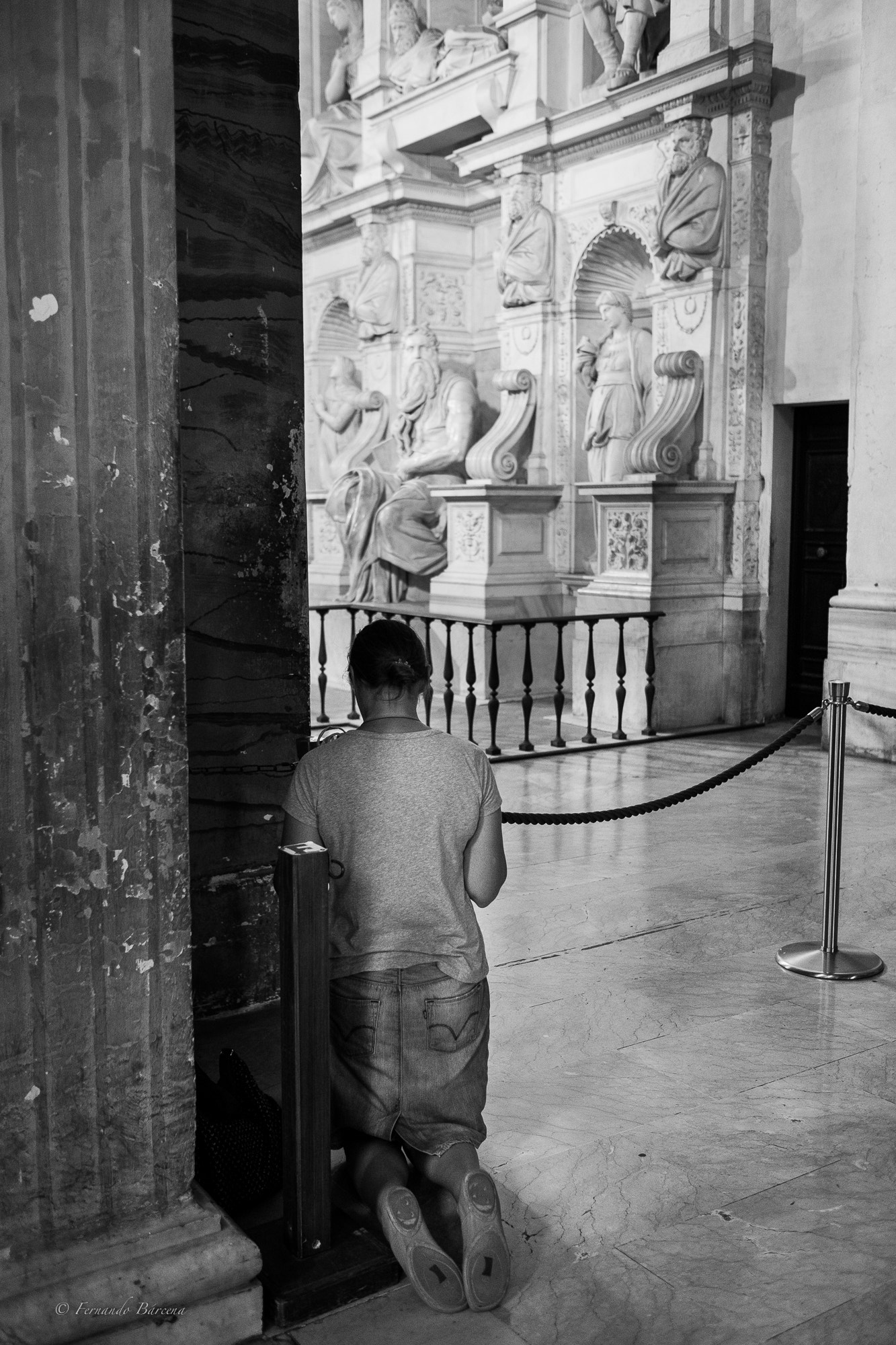 Fujifilm X-Pro1 + Fujifilm XF 23mm F1.4 R sample photo. Prayer. roma. sep2015. photography