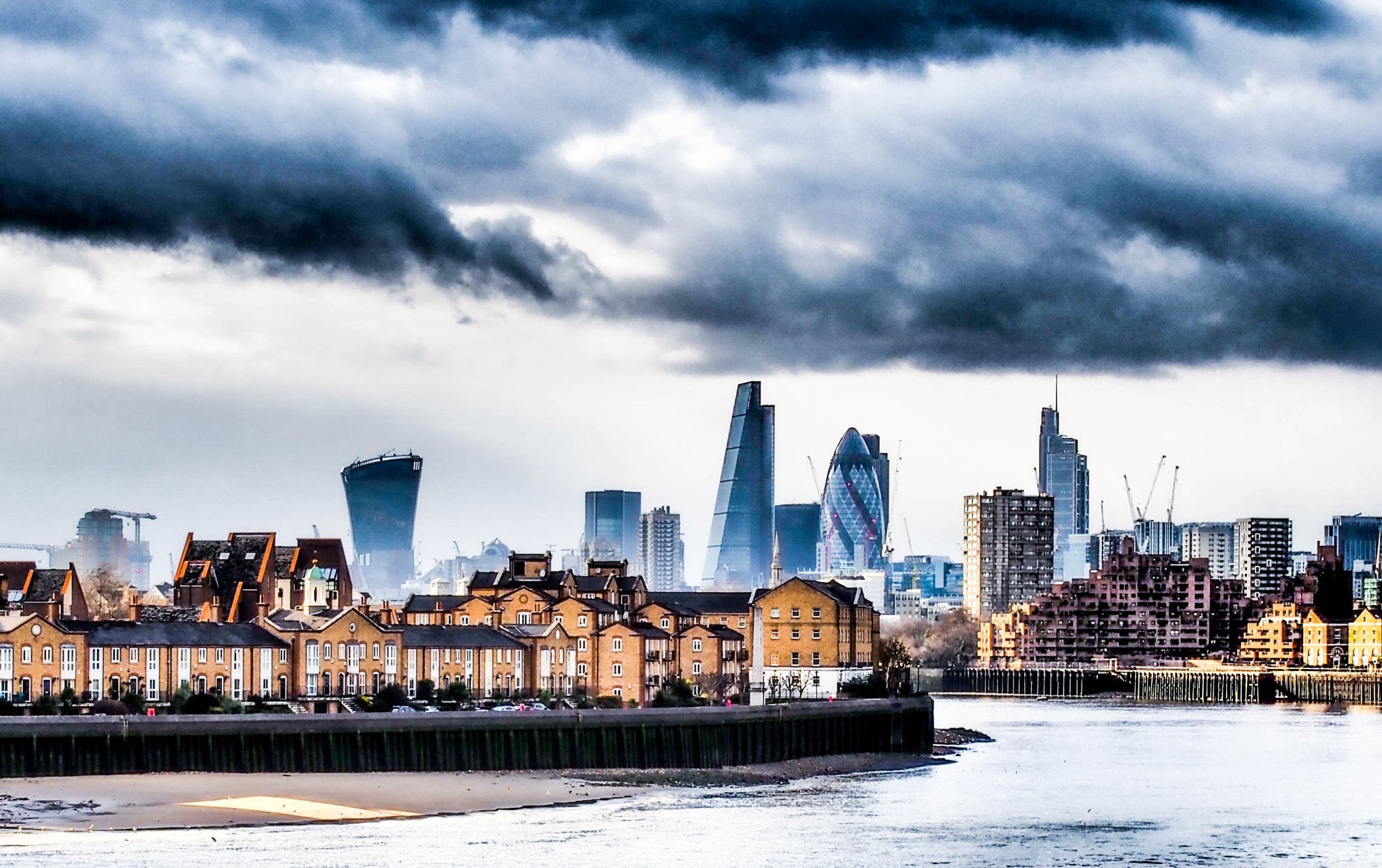 Olympus M.Zuiko Digital 14-42mm F3.5-5.6 II R sample photo. London skyline photography