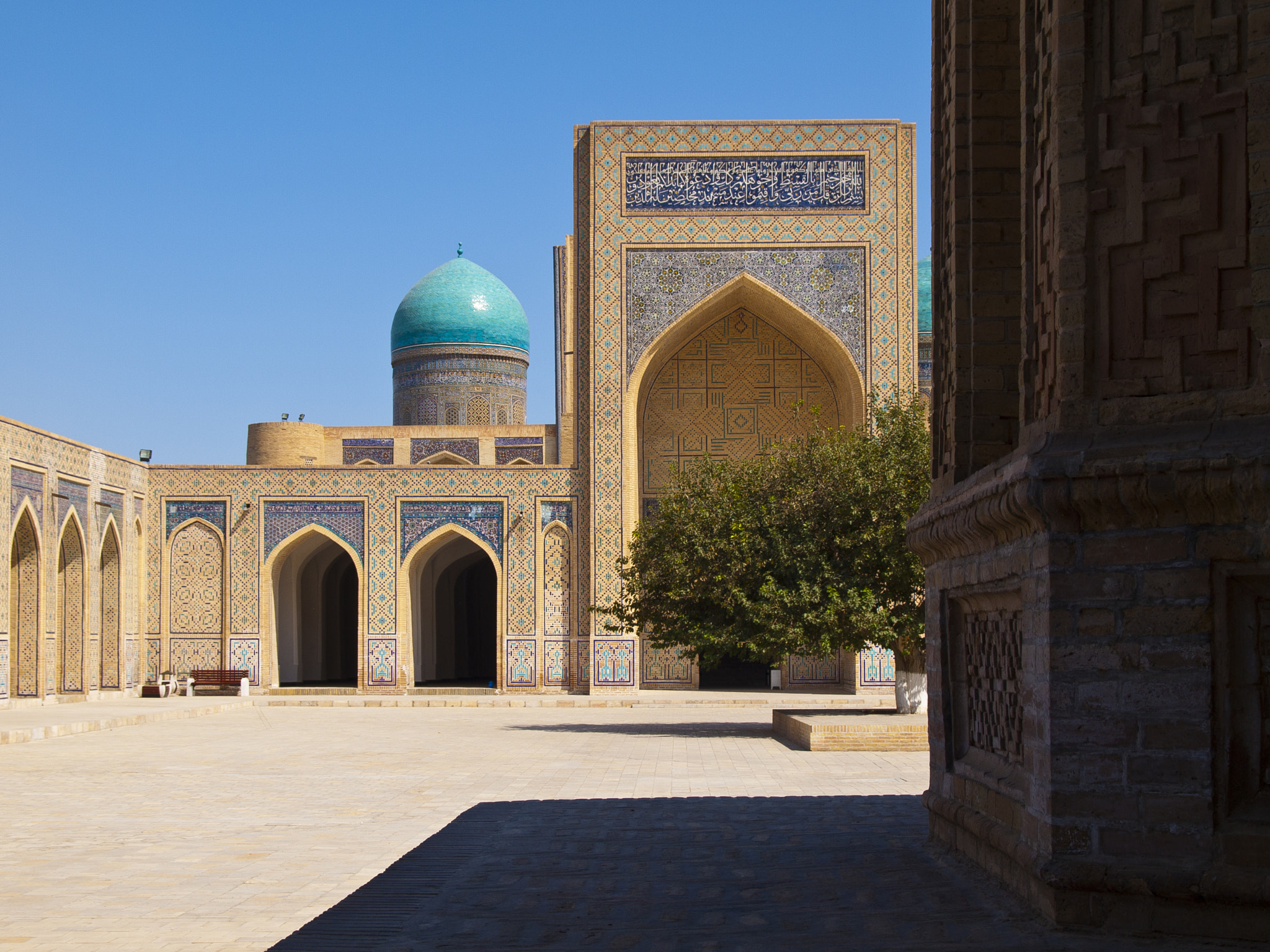 Olympus E-520 (EVOLT E-520) + SIGMA 18-50mm F2.8 DC sample photo. Poi kalyan mosque photography