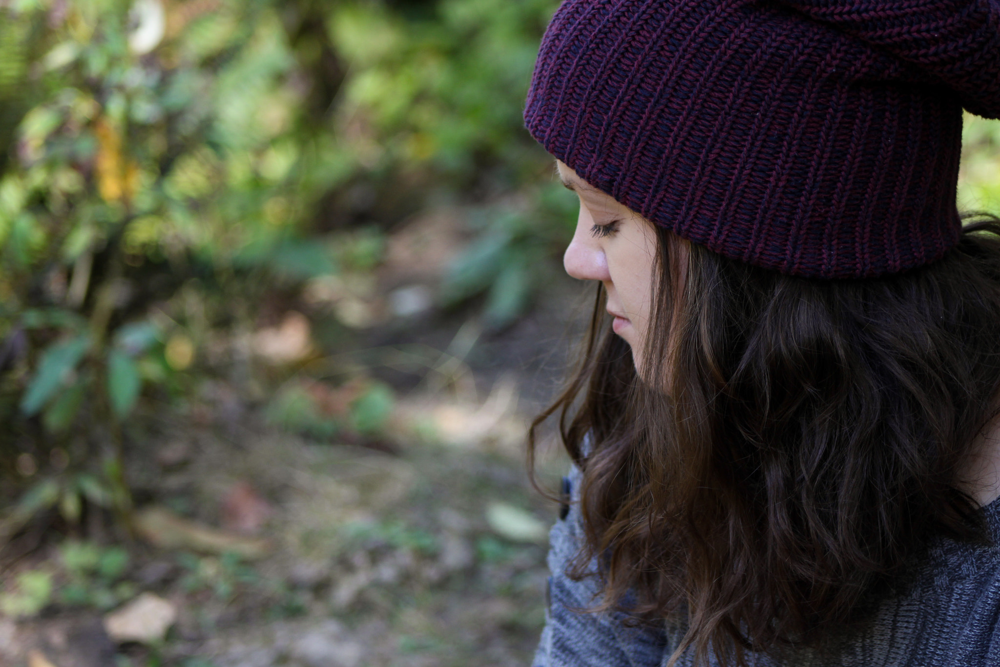 Canon EOS 500D (EOS Rebel T1i / EOS Kiss X3) + EF75-300mm f/4-5.6 sample photo. Sarah in beanie photography