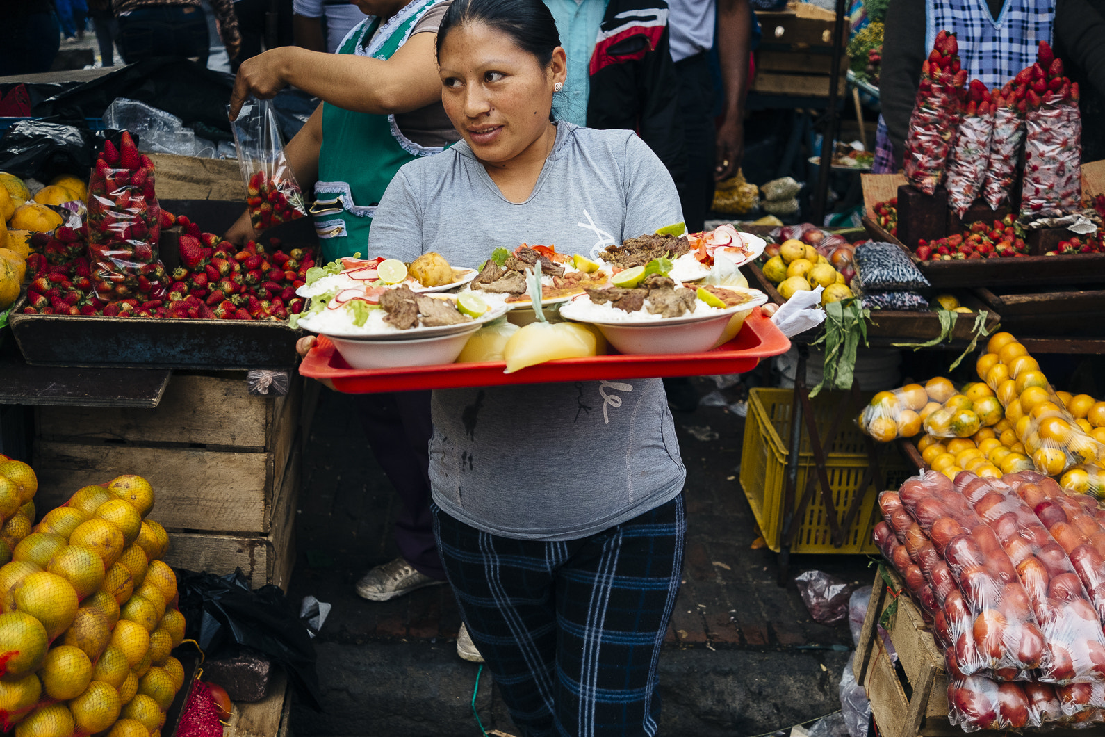 Fujifilm X-Pro1 + Fujifilm XF 27mm F2.8 sample photo. Quito, ecuador photography