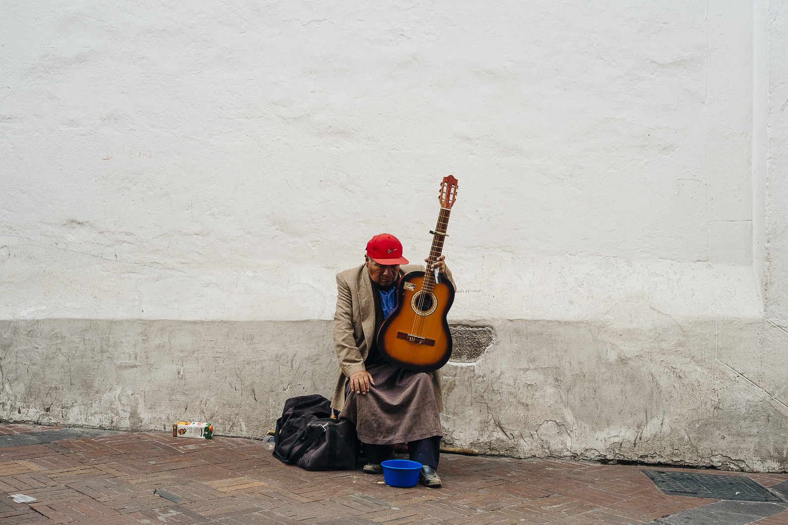 Fujifilm X-Pro1 + Fujifilm XF 27mm F2.8 sample photo. Quito, ecuador photography
