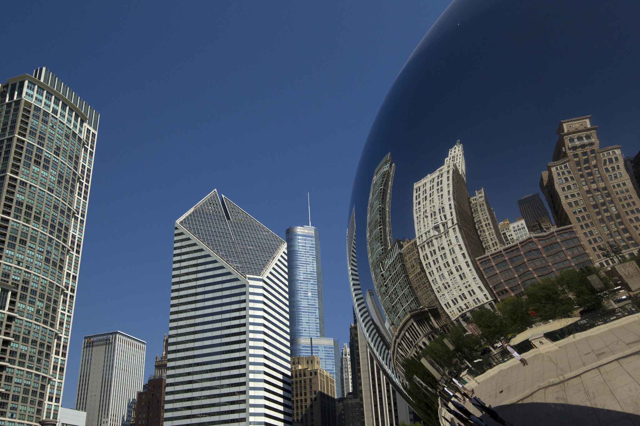 Canon EOS-1D Mark IV sample photo. Skyscrapers' reflection photography