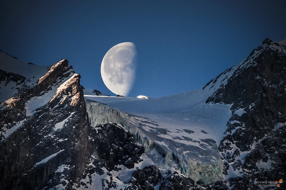 Sigma 150-500mm F5-6.3 DG OS HSM sample photo. La lune de glace photography