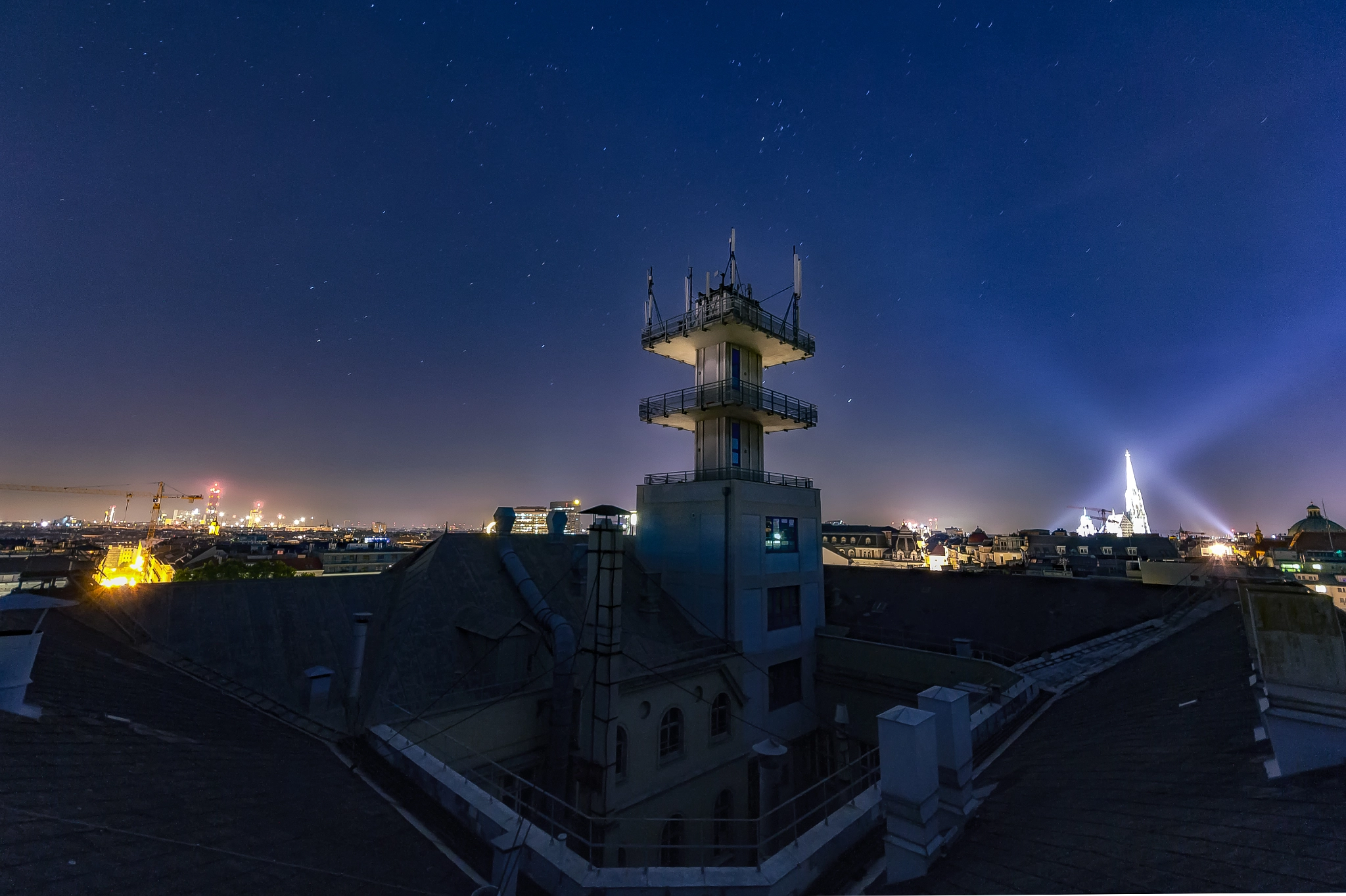 Sigma 8-16mm F4.5-5.6 DC HSM sample photo. Kommunikation photography