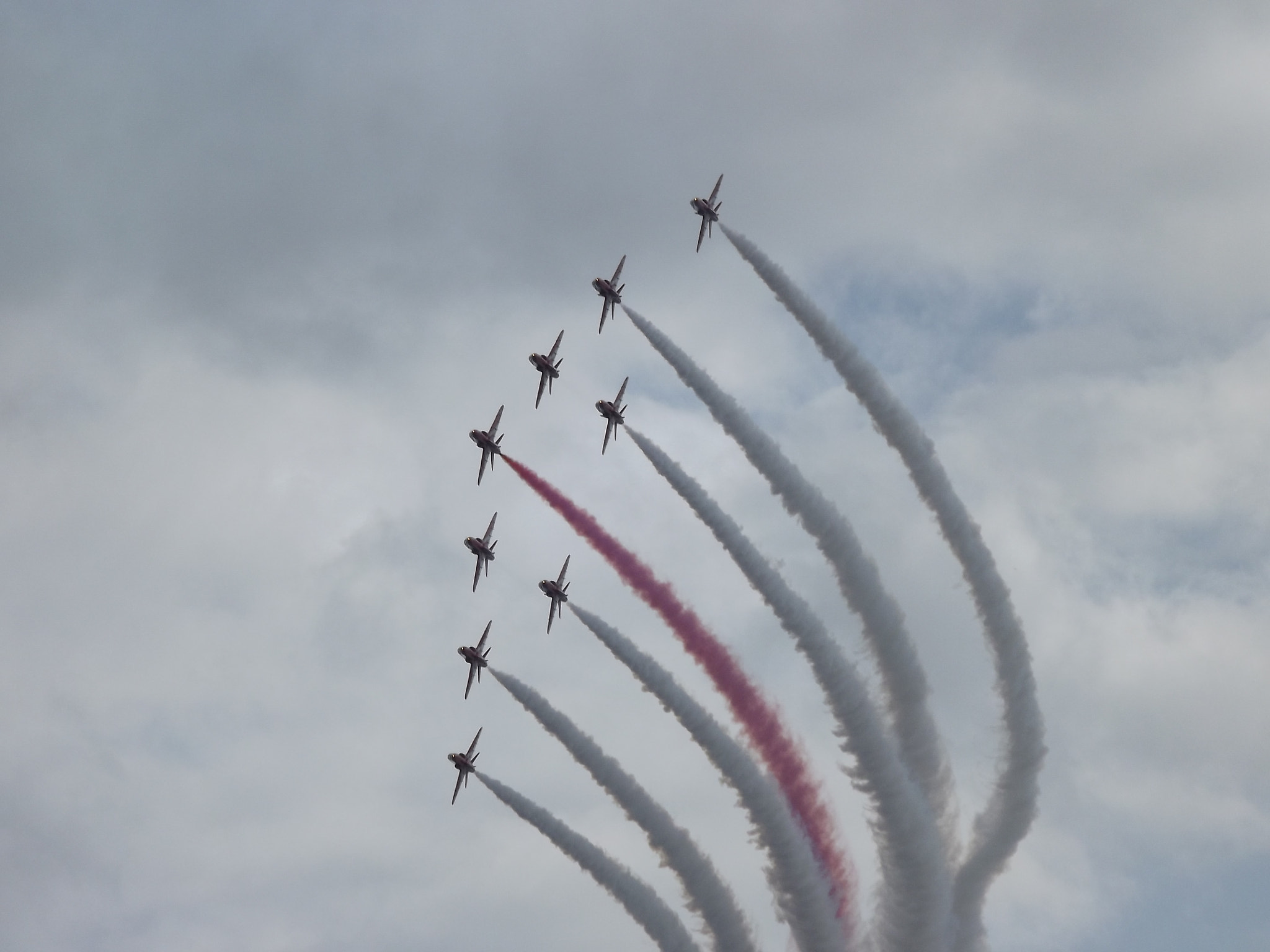 FujiFilm FinePix S3200 (FinePix S3250) sample photo. Red arrows photography