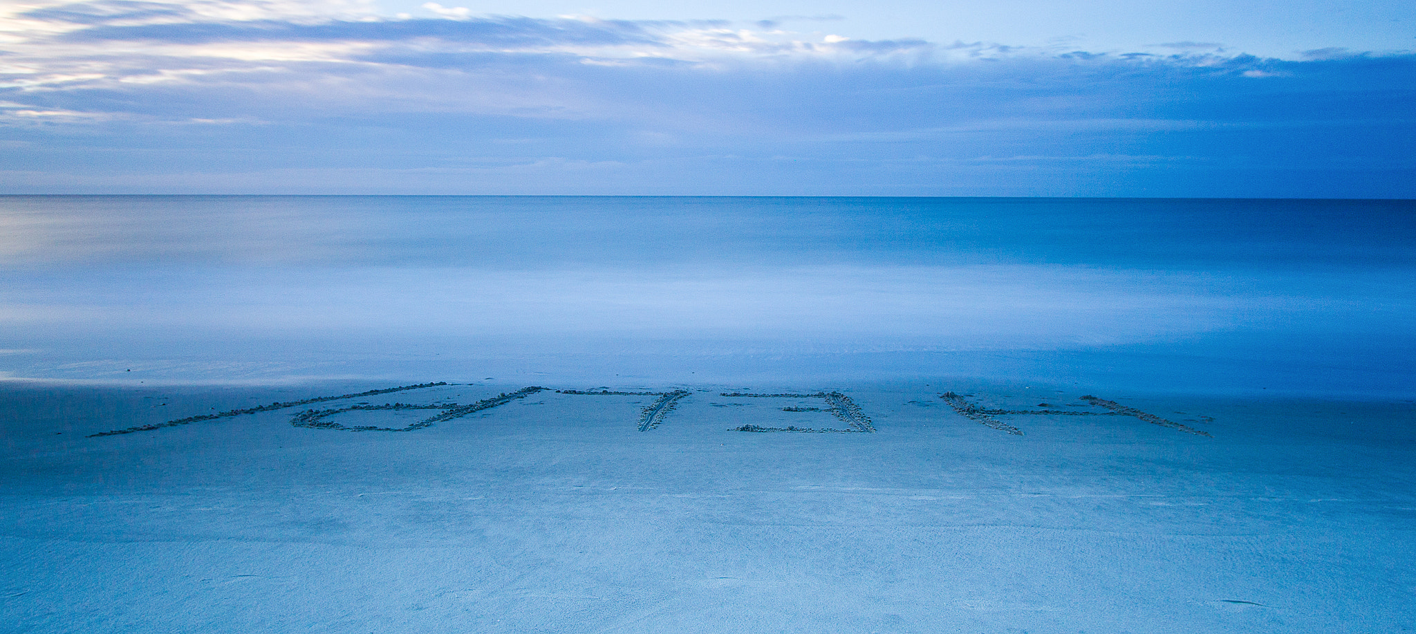 Canon EOS 550D (EOS Rebel T2i / EOS Kiss X4) sample photo. A beach in distress photography