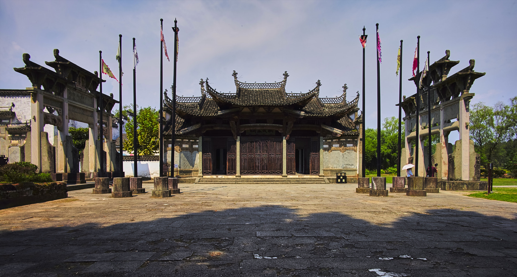 Leica Summilux-M 21mm F1.4 Asph sample photo. Gate photography