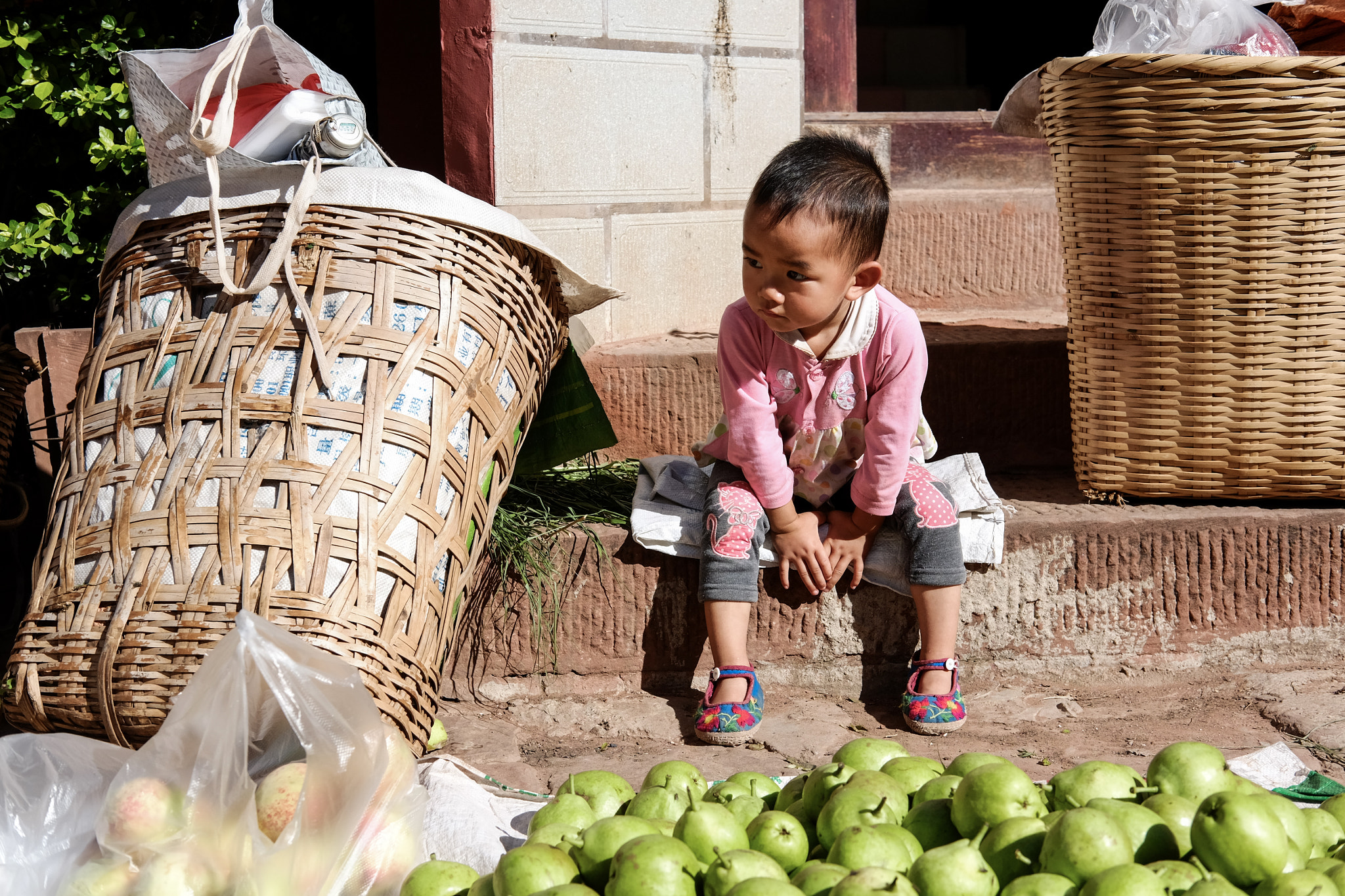 Fujifilm X-M1 + Fujifilm XF 35mm F2 R WR sample photo. Kid photography